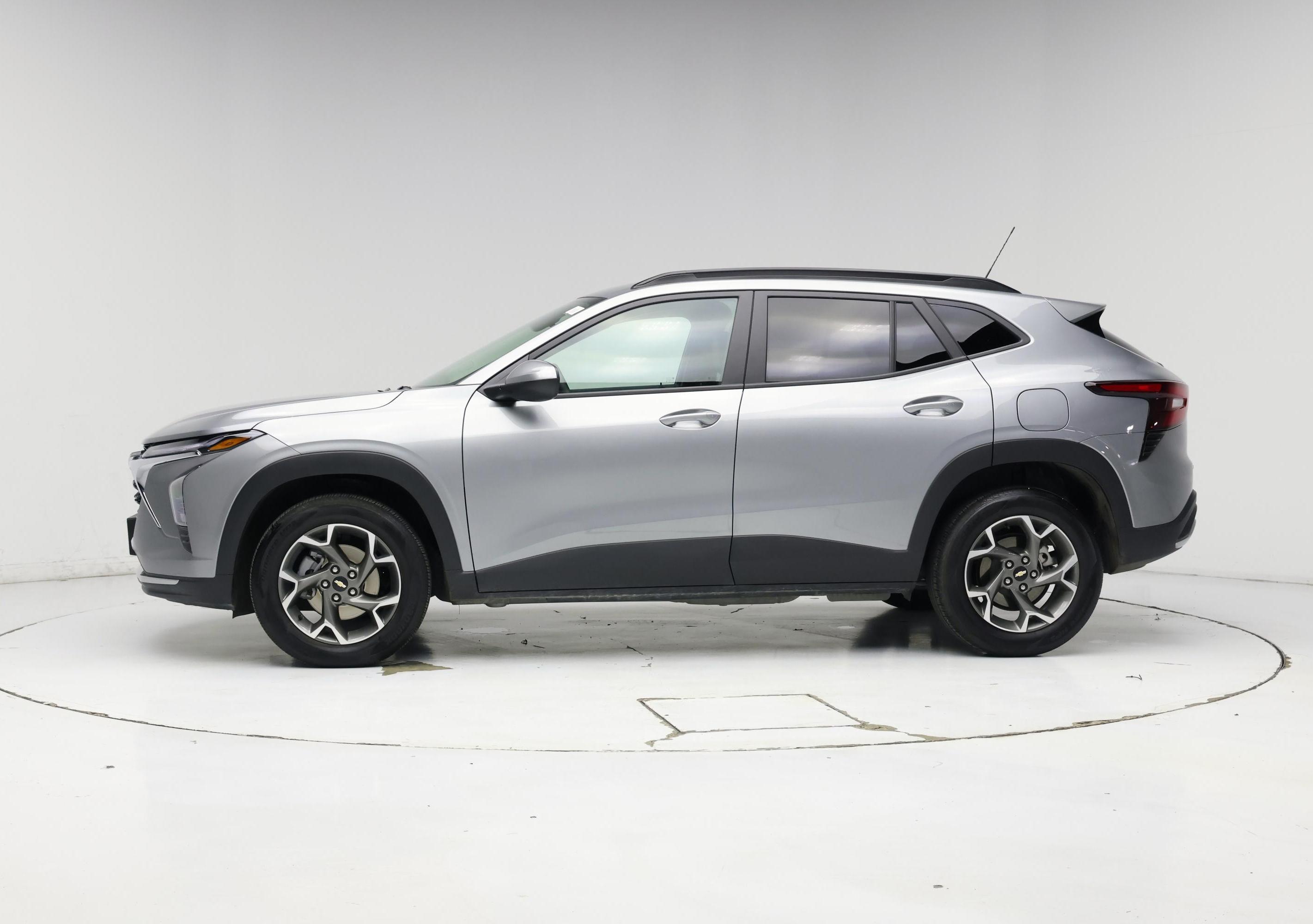 Thumbnail: 2025 Chevrolet Trax - 3