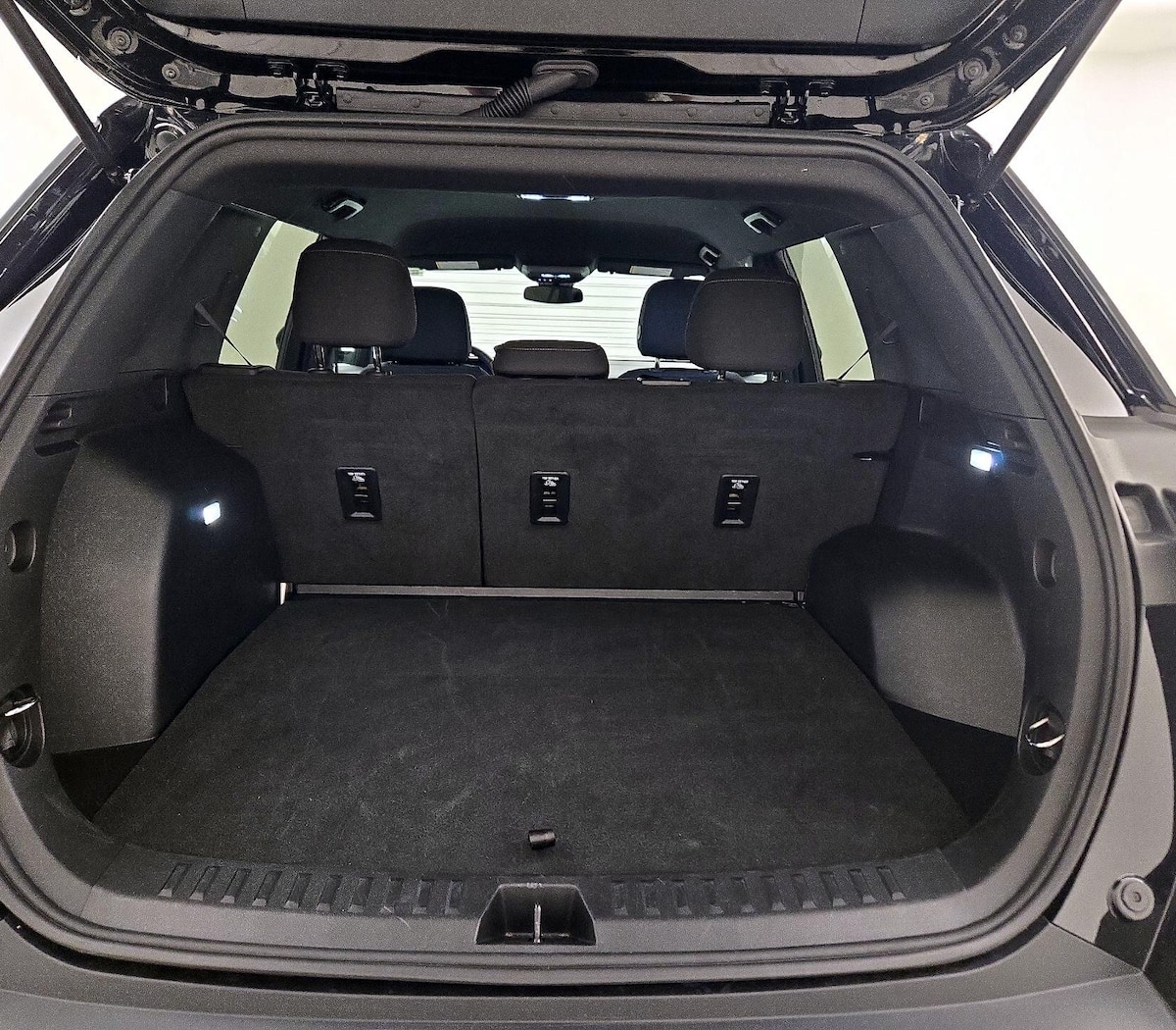 Trunk/Cargo (Seats Up)