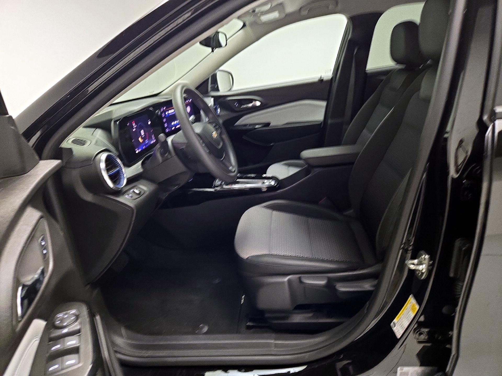 Thumbnail: 2025 Chevrolet Trax - 11