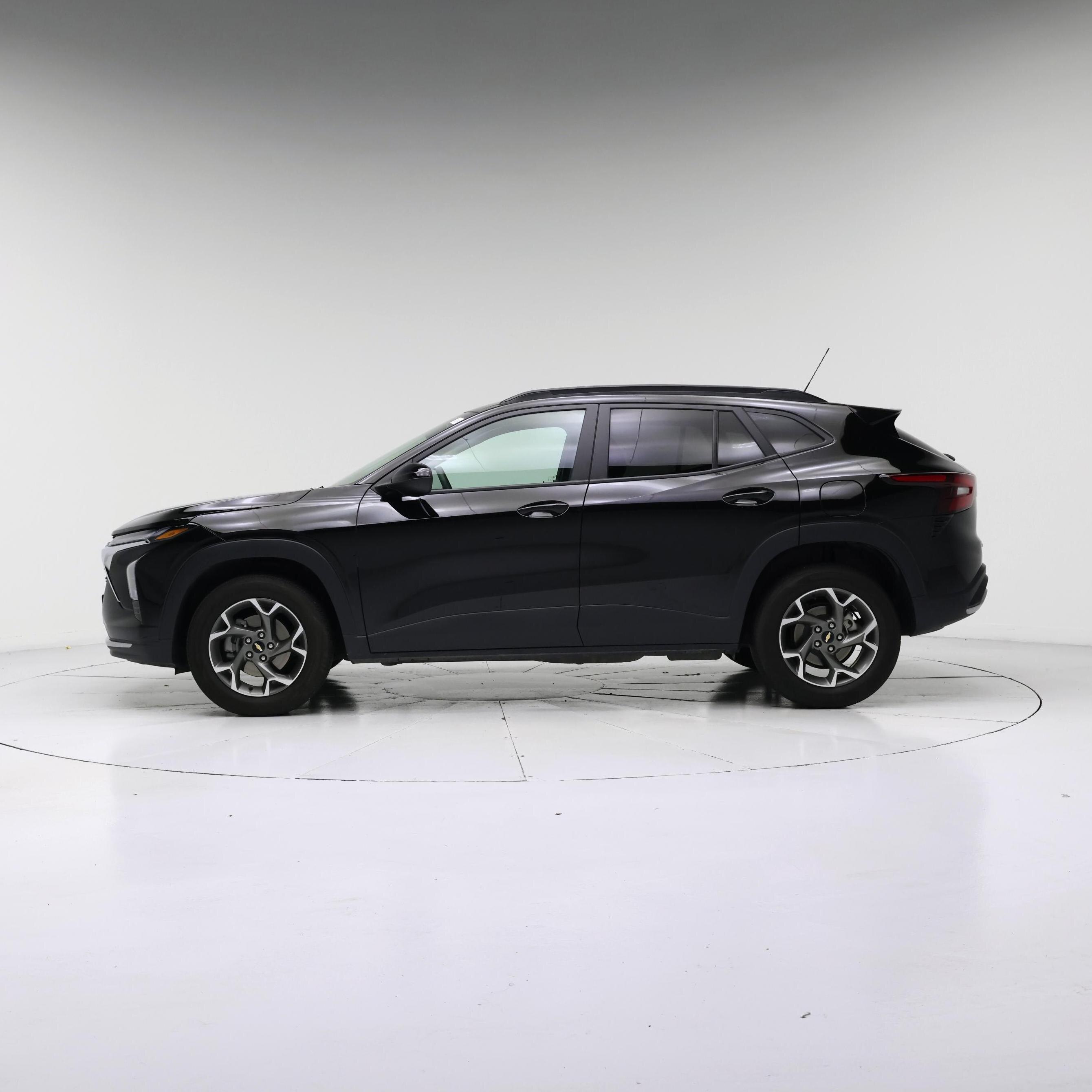Thumbnail: 2025 Chevrolet Trax - 3