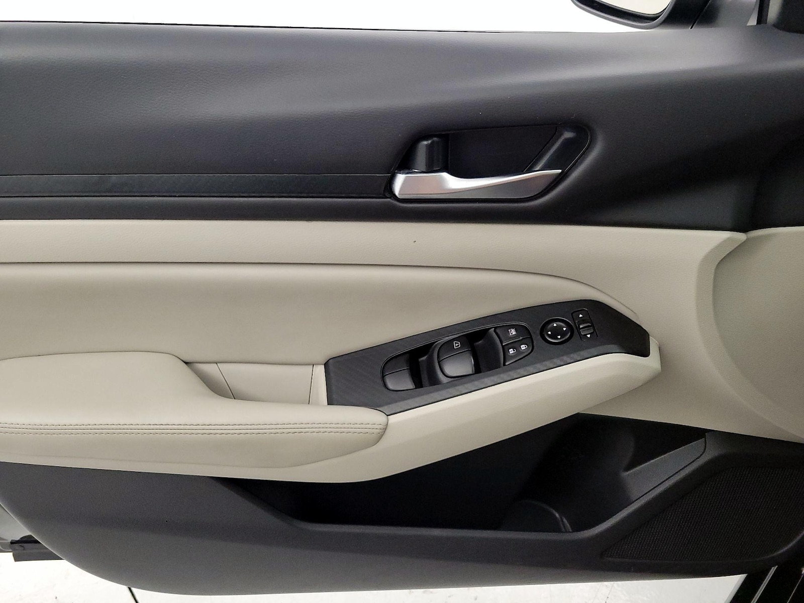 2025 Nissan Altima SV - Photo 13