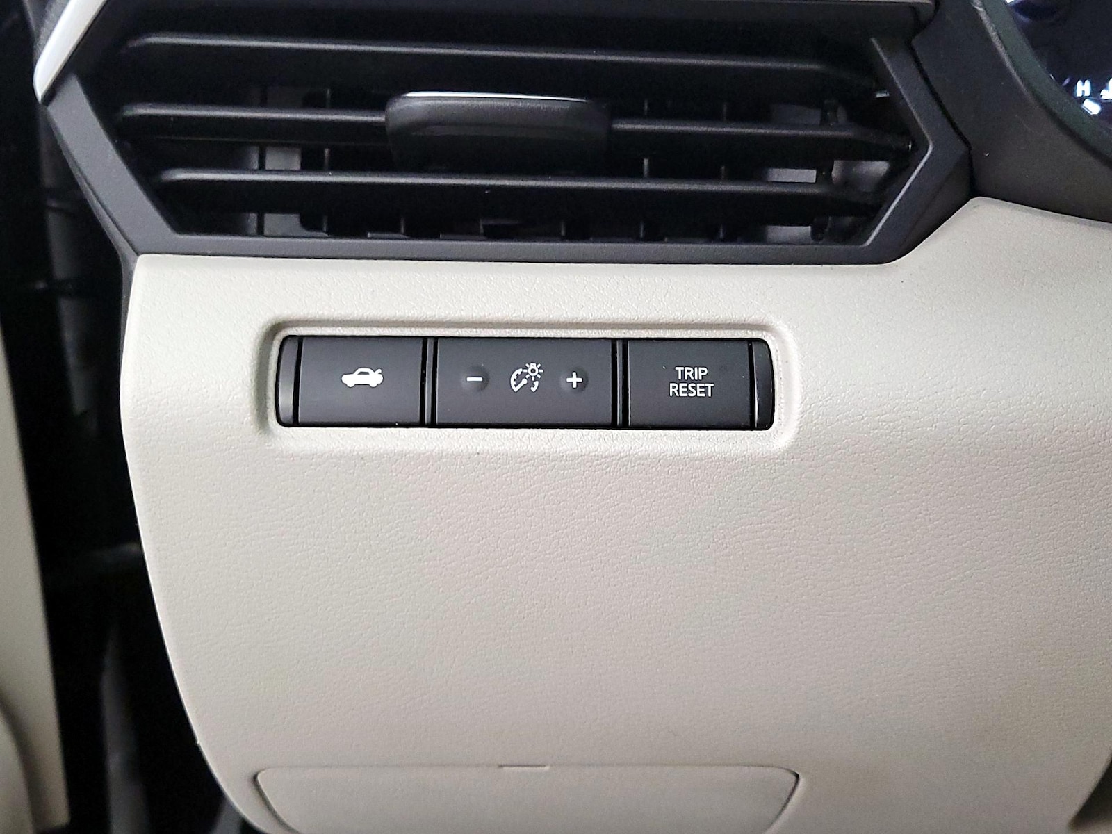 2025 Nissan Altima SV - Photo 14