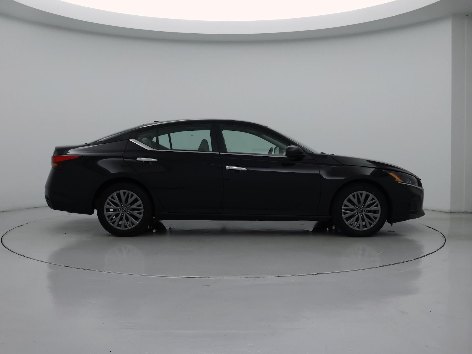2025 Nissan Altima SV - Photo 8