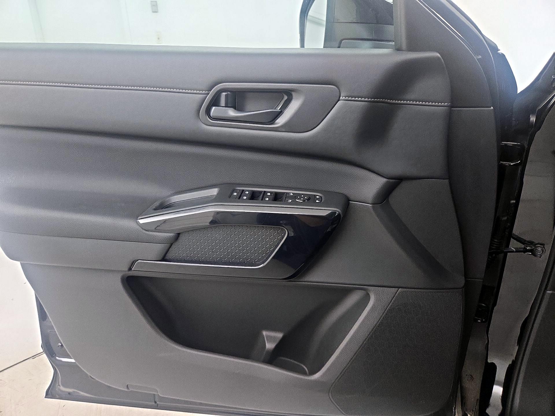 Thumbnail: 2025 Nissan Pathfinder - 12