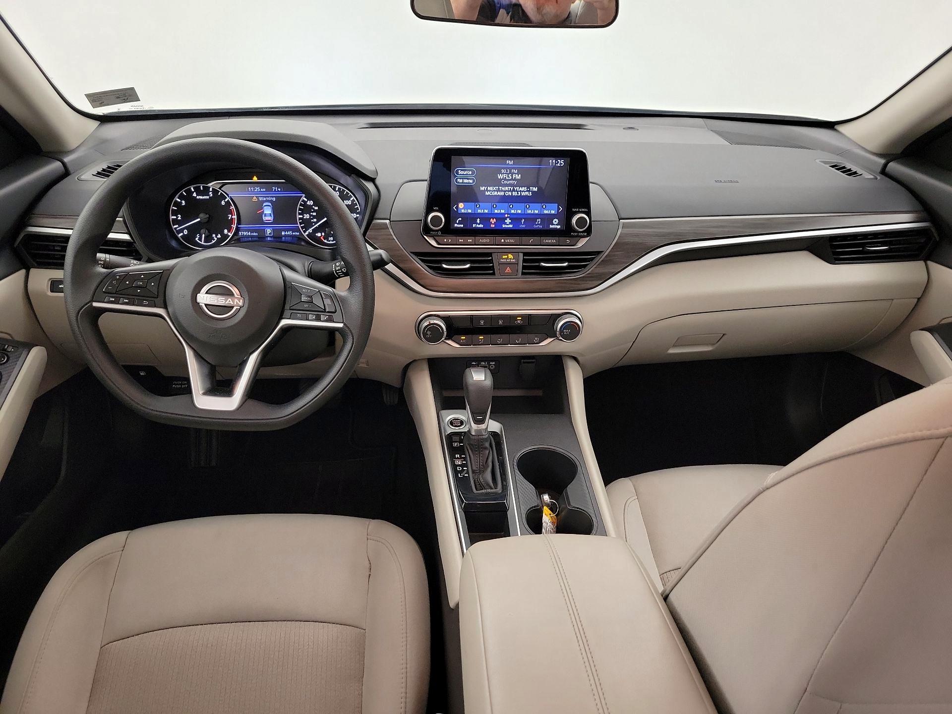 Thumbnail: 2025 Nissan Altima - 9