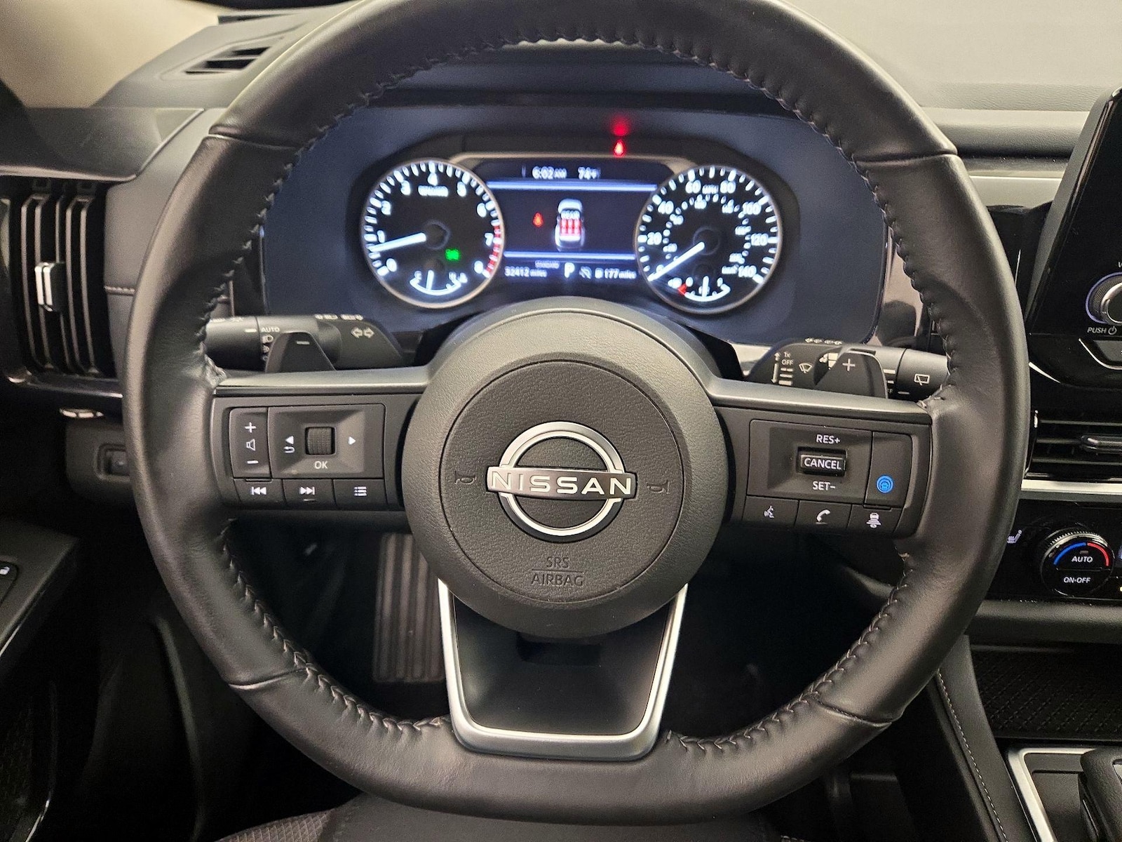 2025 Nissan Pathfinder SV - Photo 11