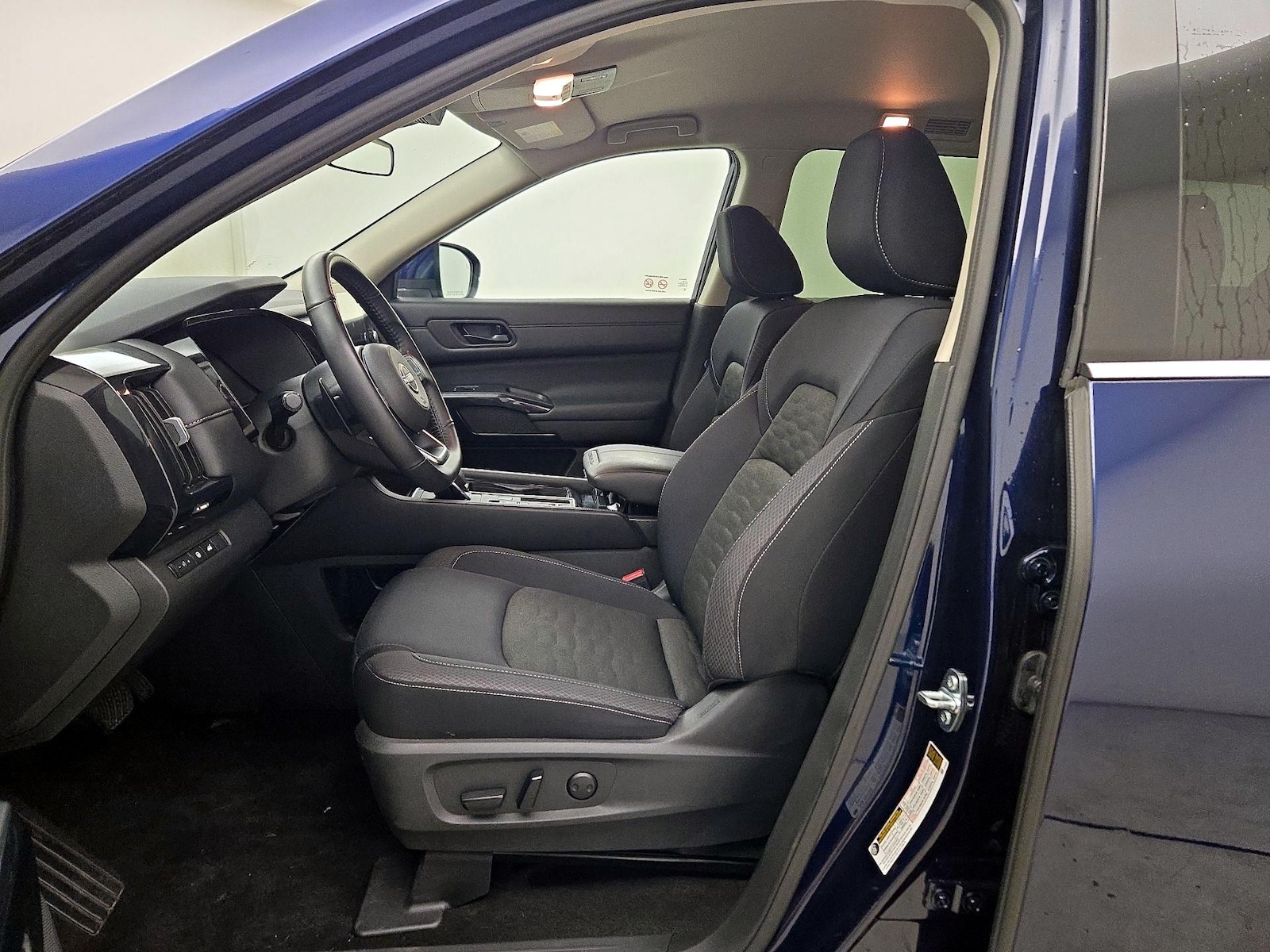2025 Nissan Pathfinder SV - Photo 12