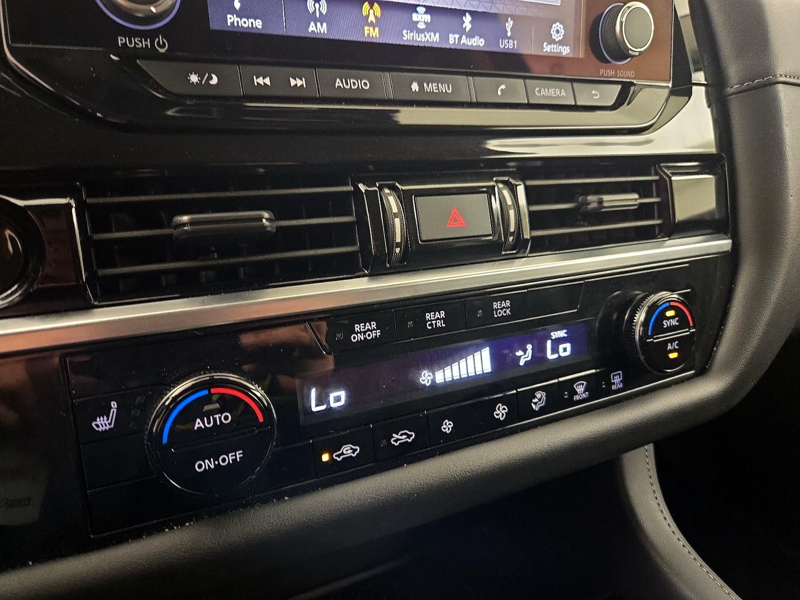 2025 Nissan Pathfinder SV - Photo 16