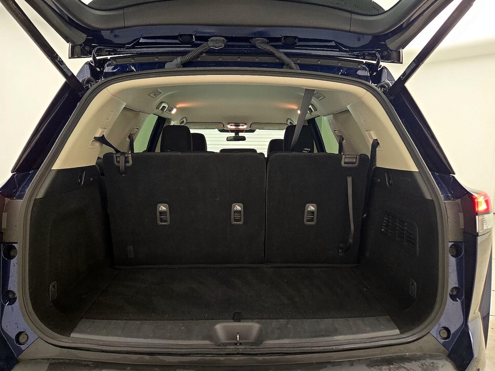 2025 Nissan Pathfinder SV - Photo 18