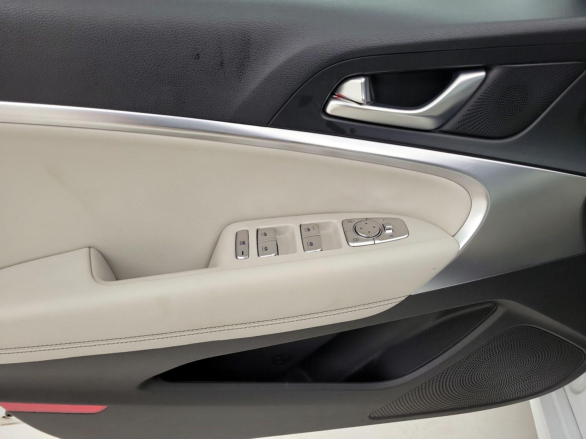 Thumbnail: 2025 Genesis G70 - 12