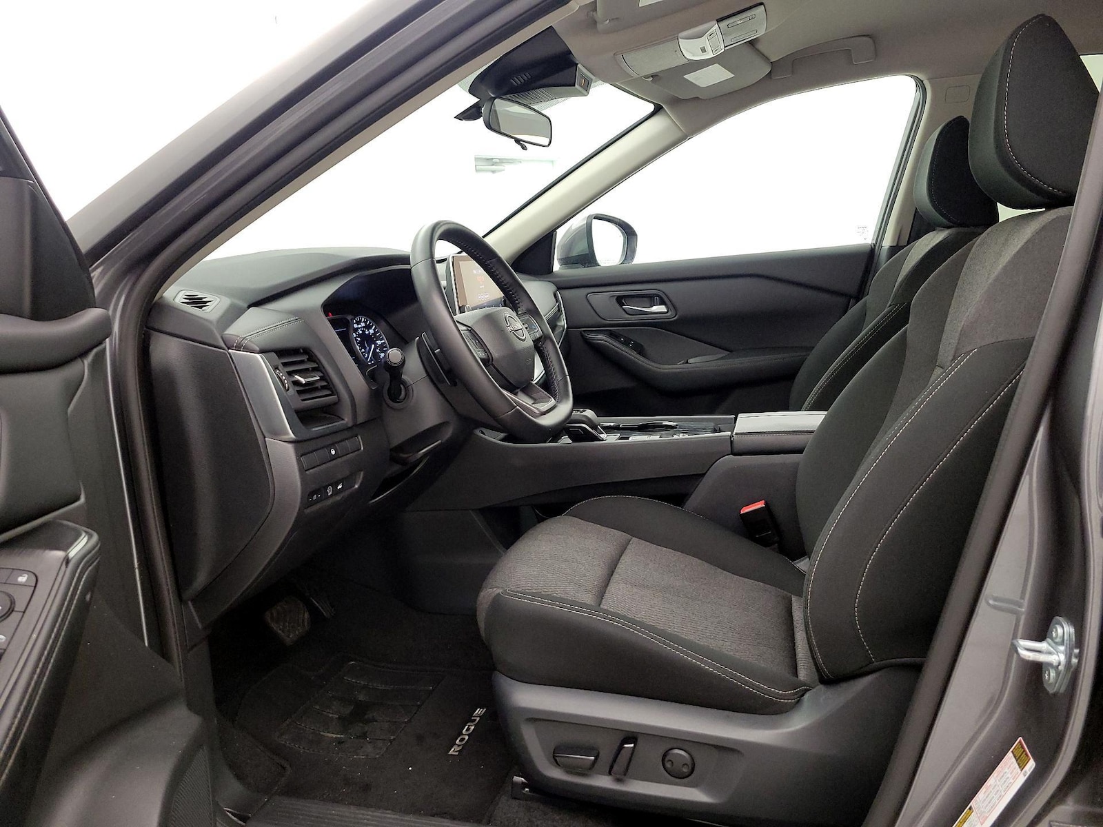 2025 Nissan Rogue SV - Photo 12