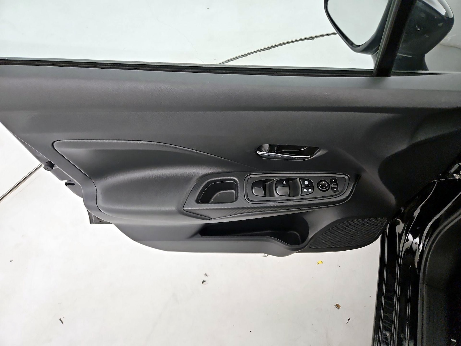 2025 Nissan Versa Sedan SV - Photo 13