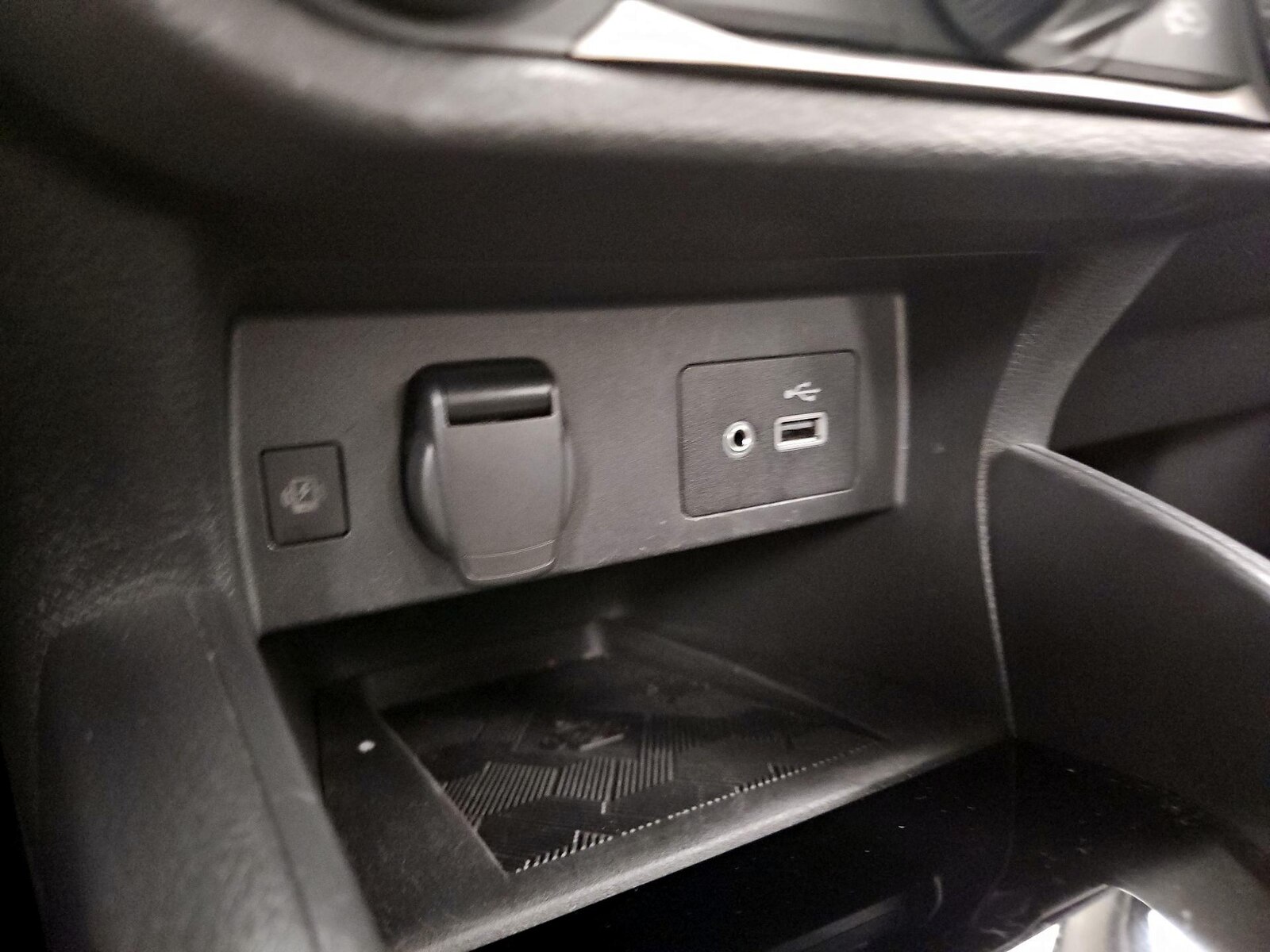 2025 Nissan Versa Sedan SV - Photo 19