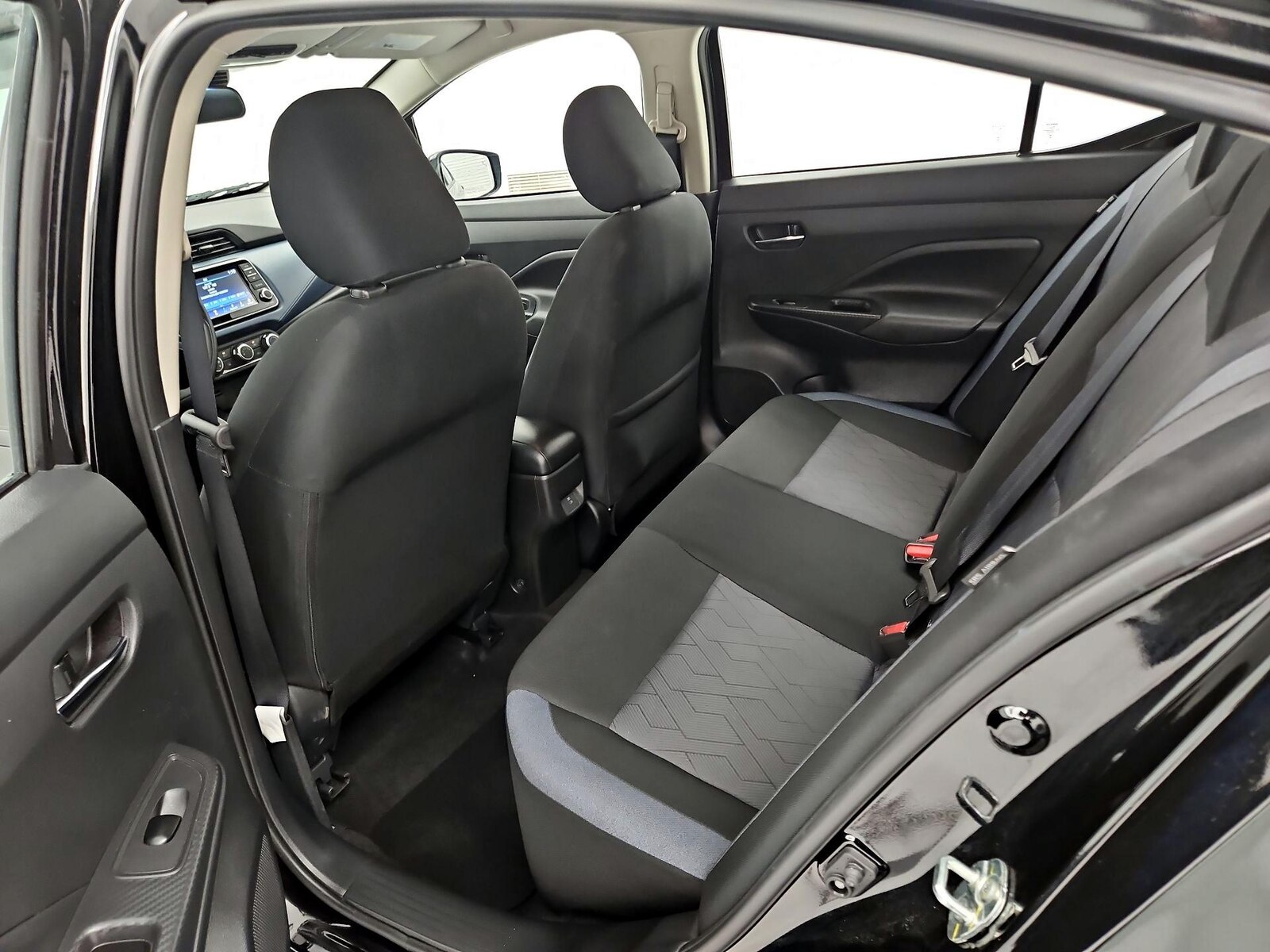2025 Nissan Versa Sedan SV - Photo 20