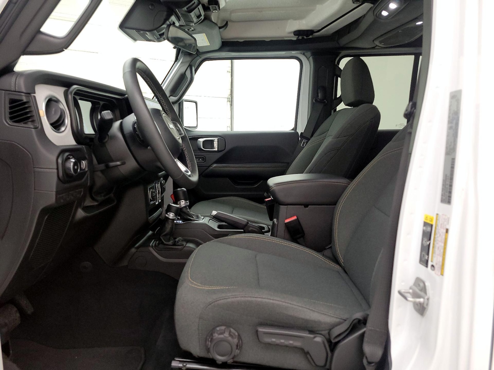 2025 Jeep Wrangler 4-Door Sahara - Photo 12