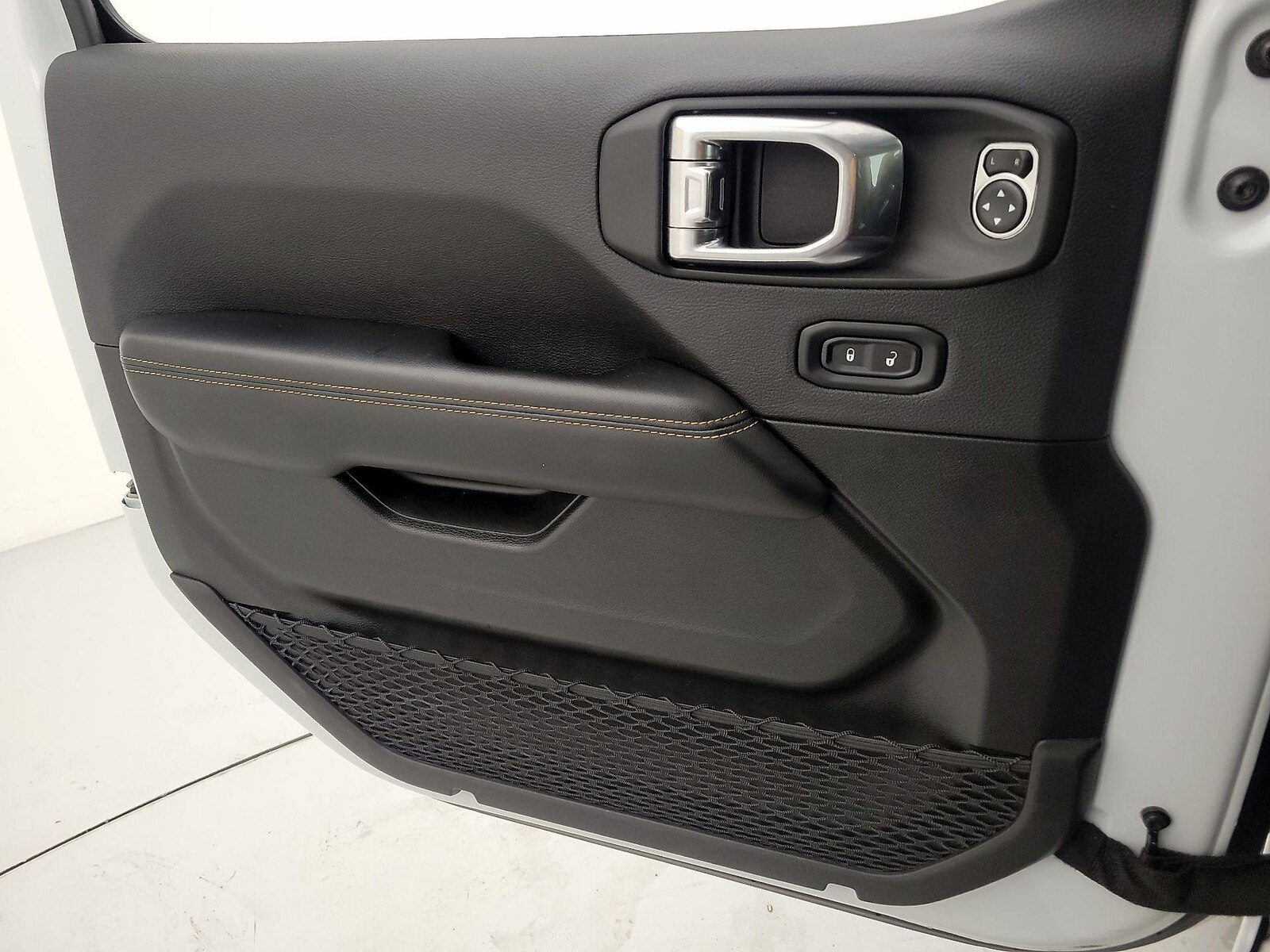 2025 Jeep Wrangler 4-Door Sahara - Photo 13
