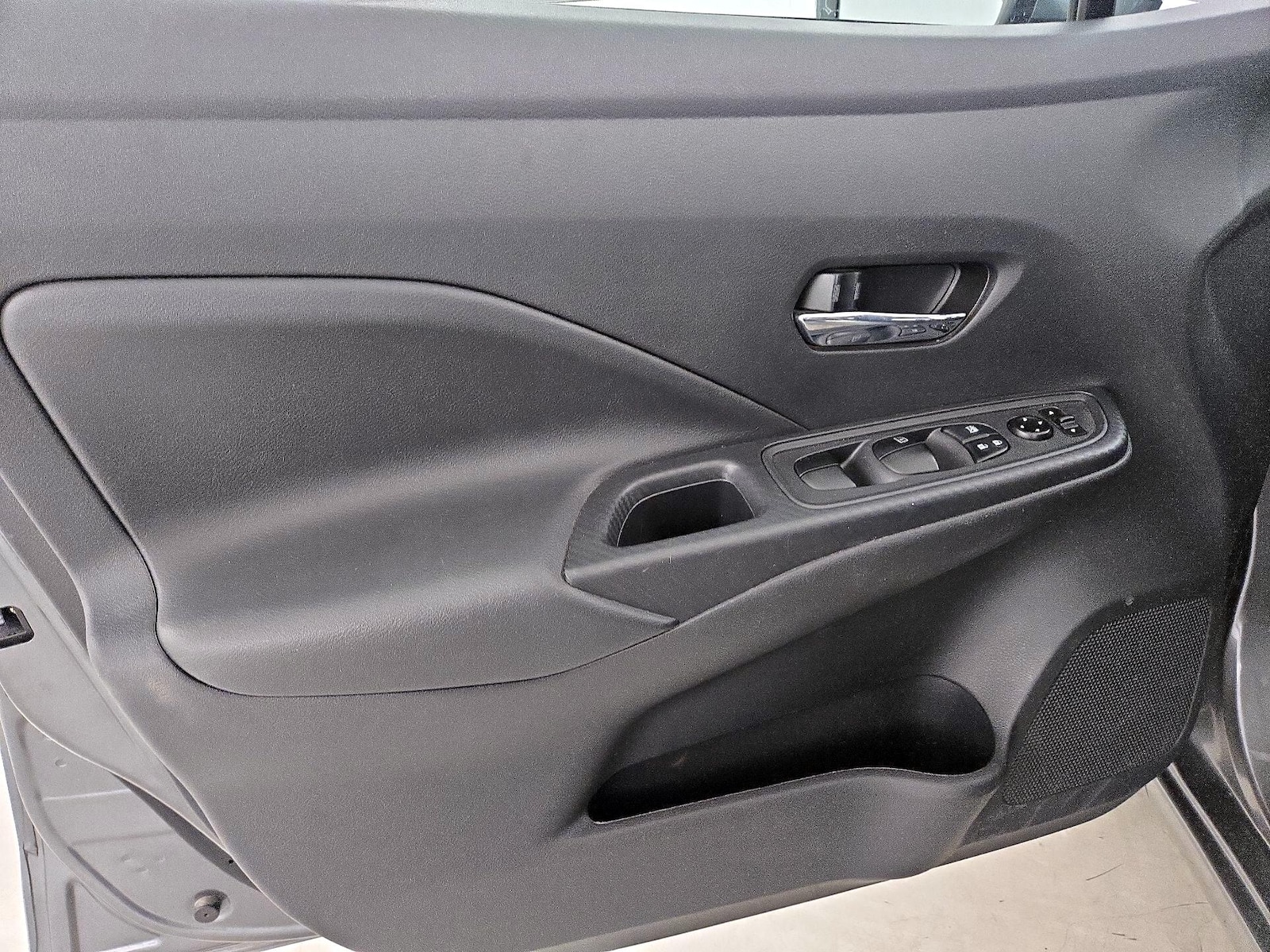 2025 Nissan Versa Sedan SV - Photo 13