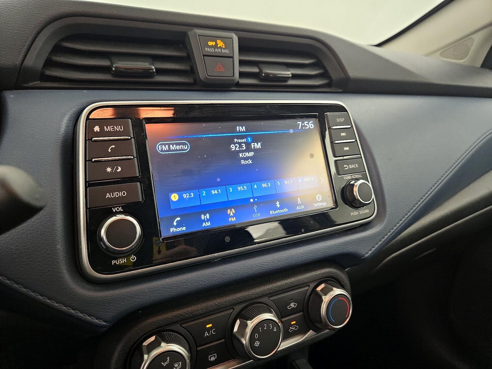2025 Nissan Versa Sedan SV - Photo 15
