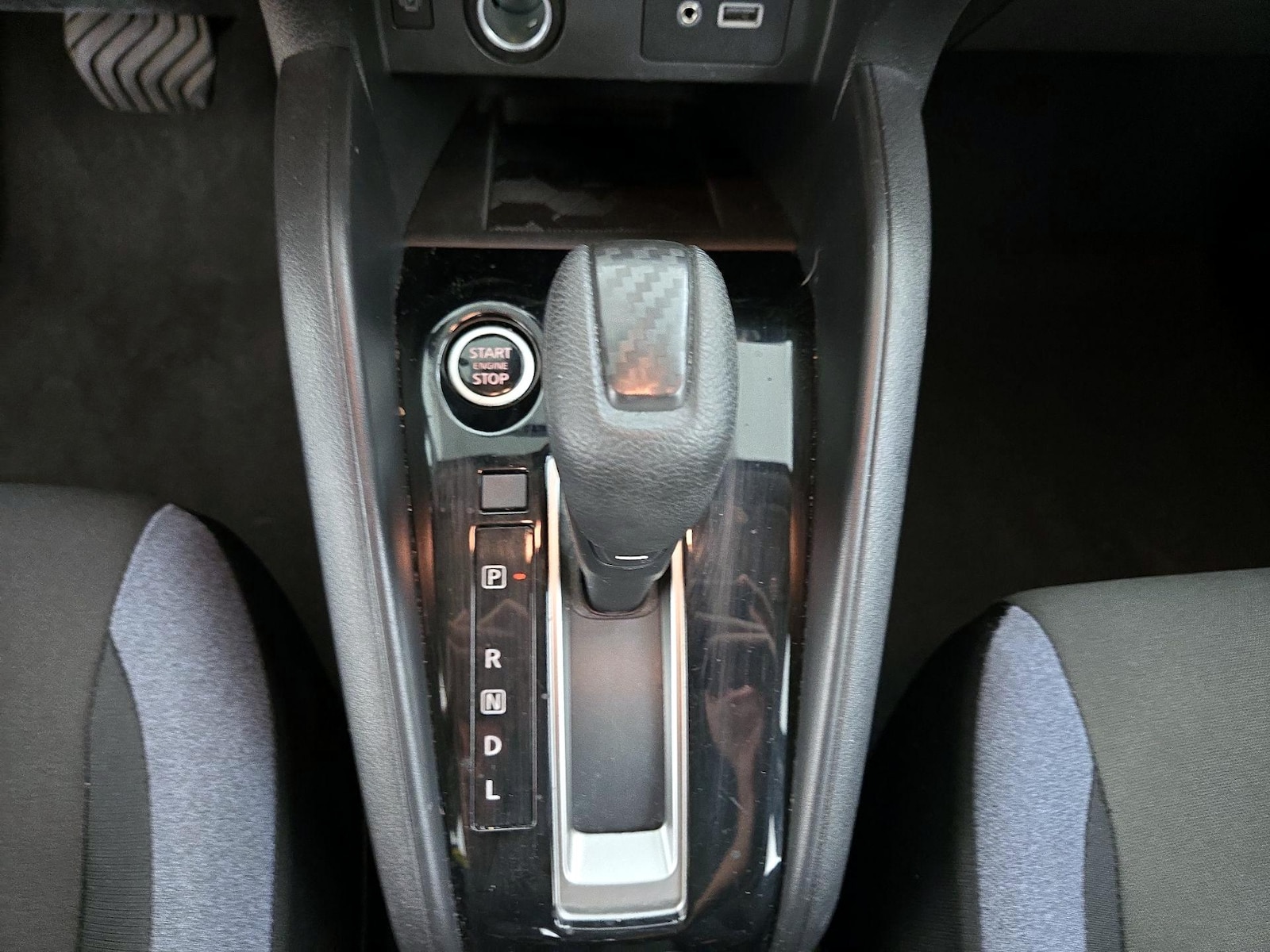 2025 Nissan Versa Sedan SV - Photo 17