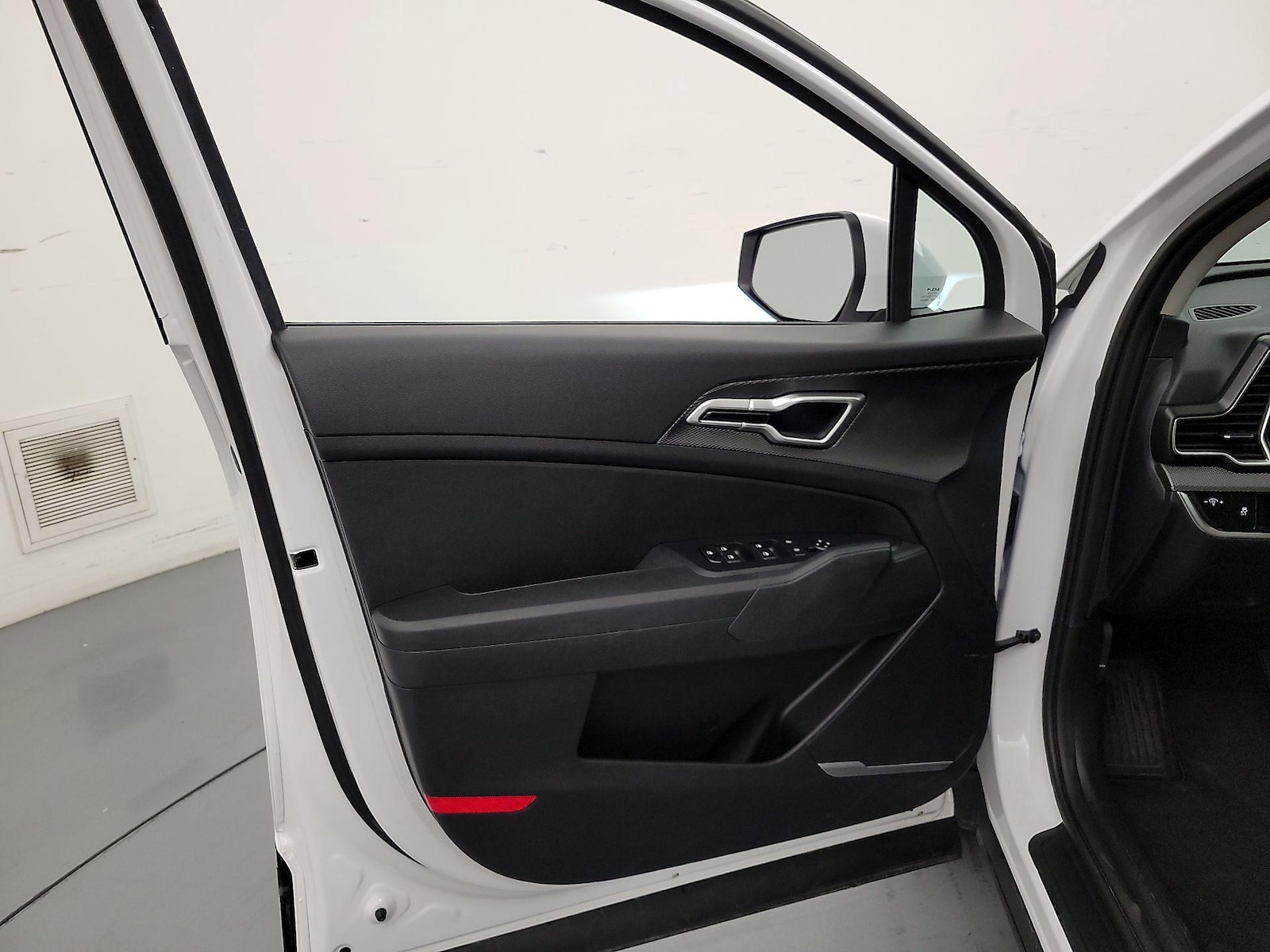 2025 Kia Sportage LX - Photo 13