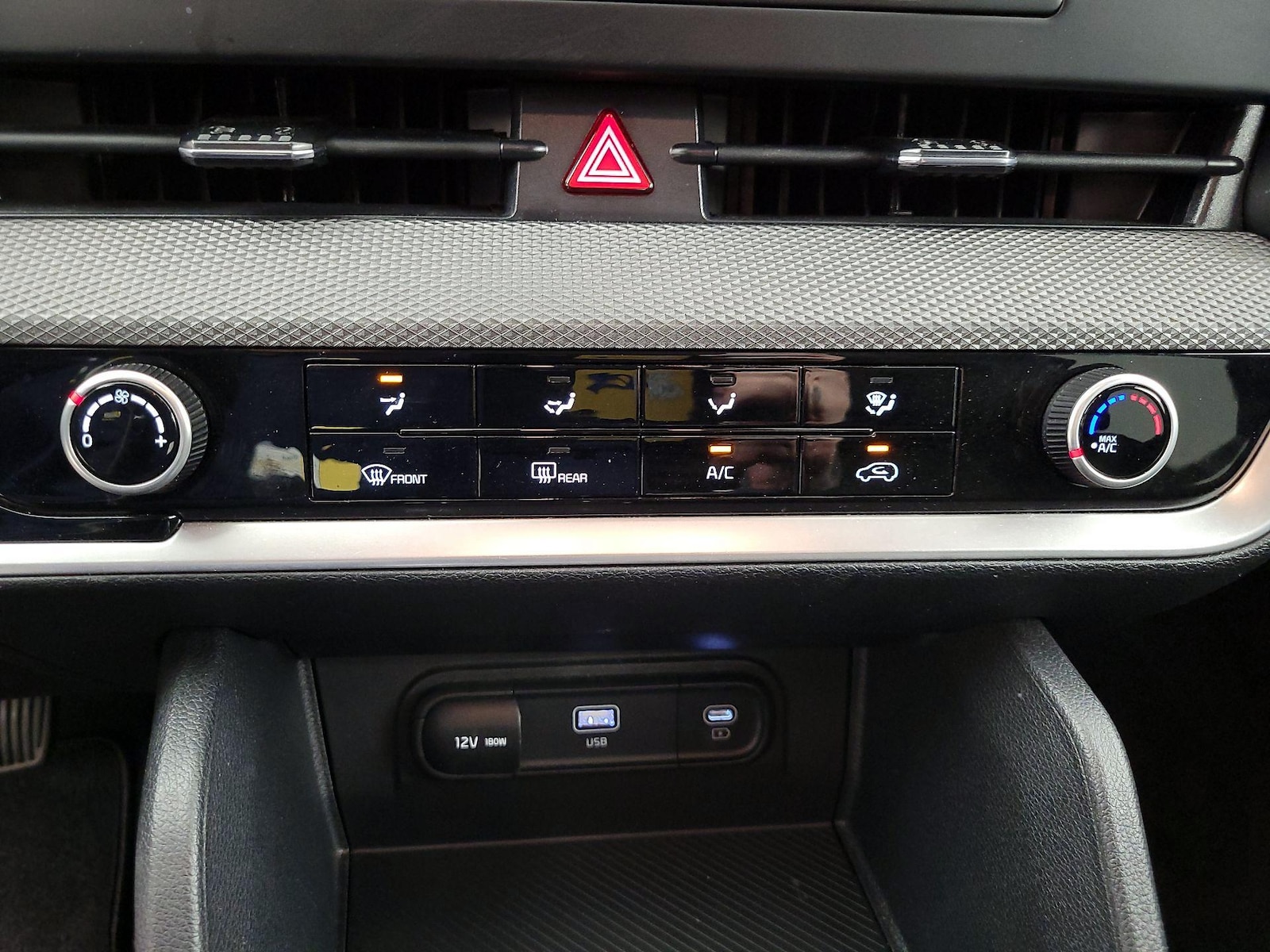 2025 Kia Sportage LX - Photo 17