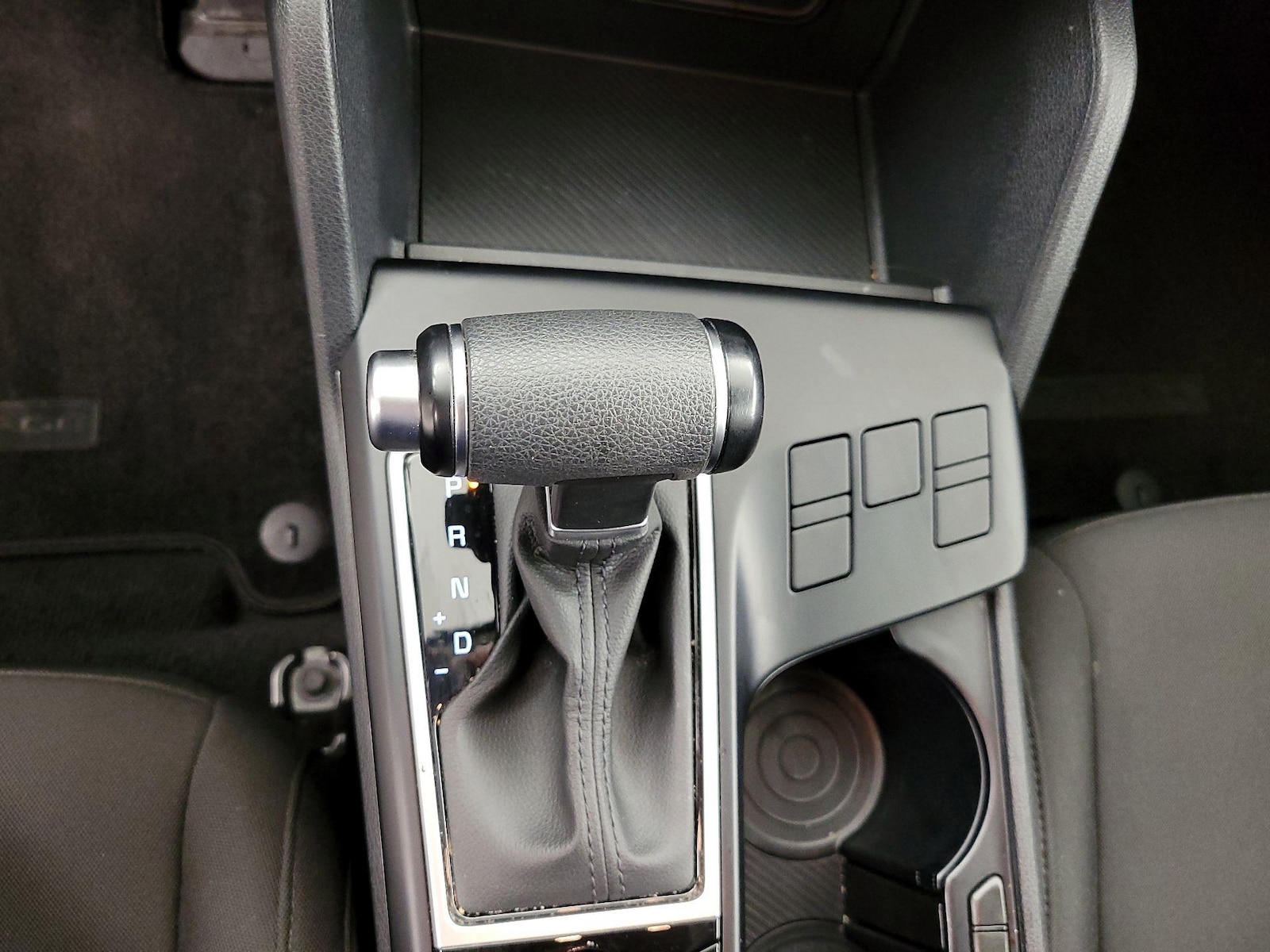 2025 Kia Sportage LX - Photo 18