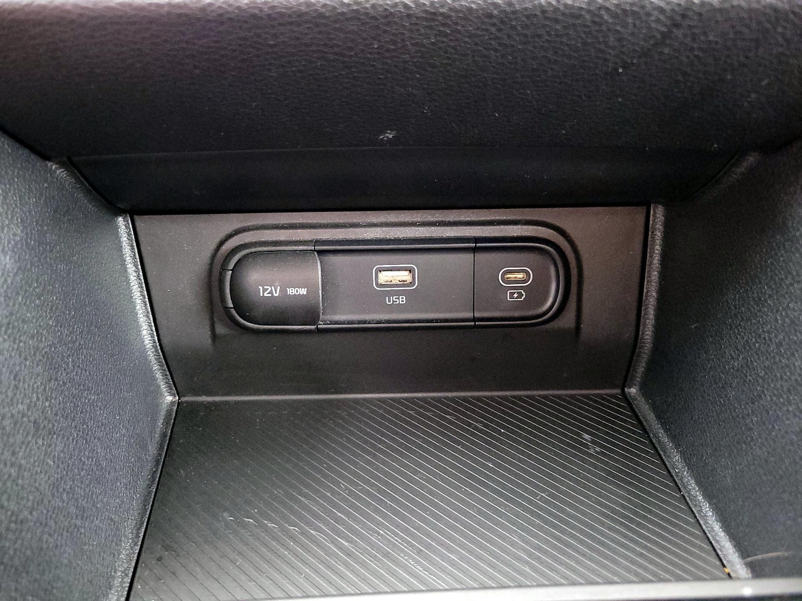 2025 Kia Sportage LX - Photo 19