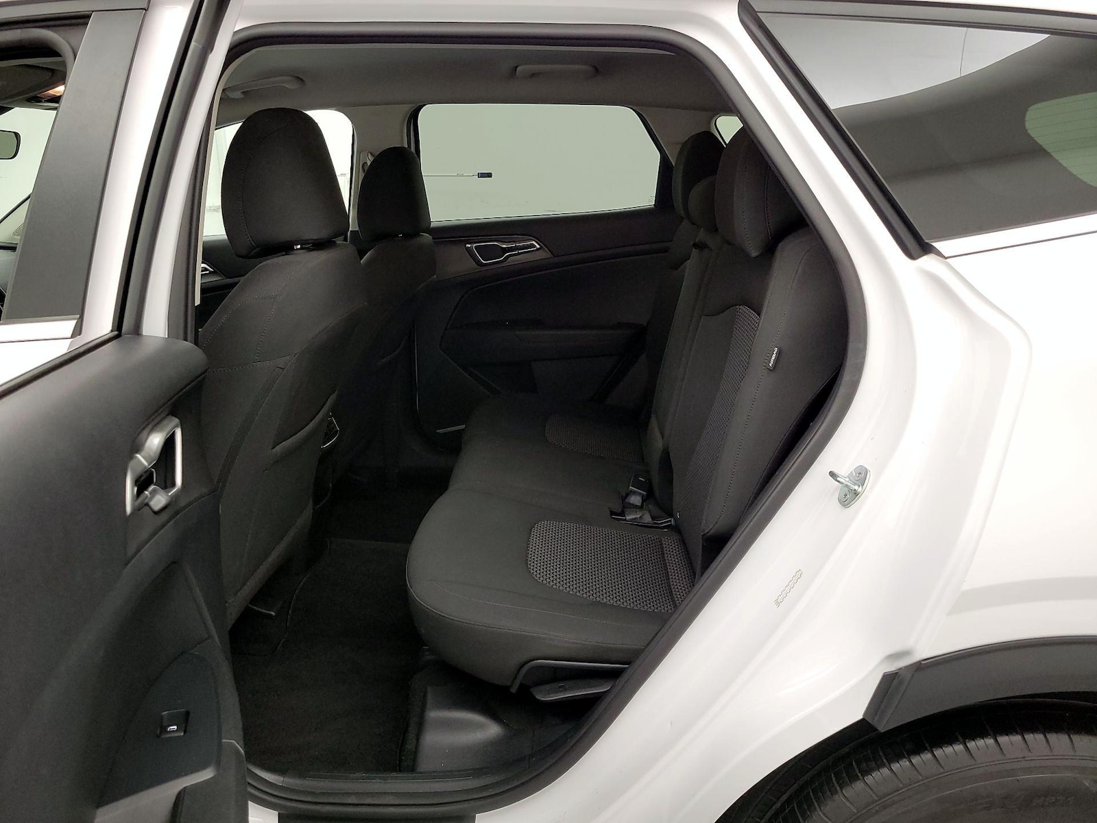 2025 Kia Sportage LX - Photo 20