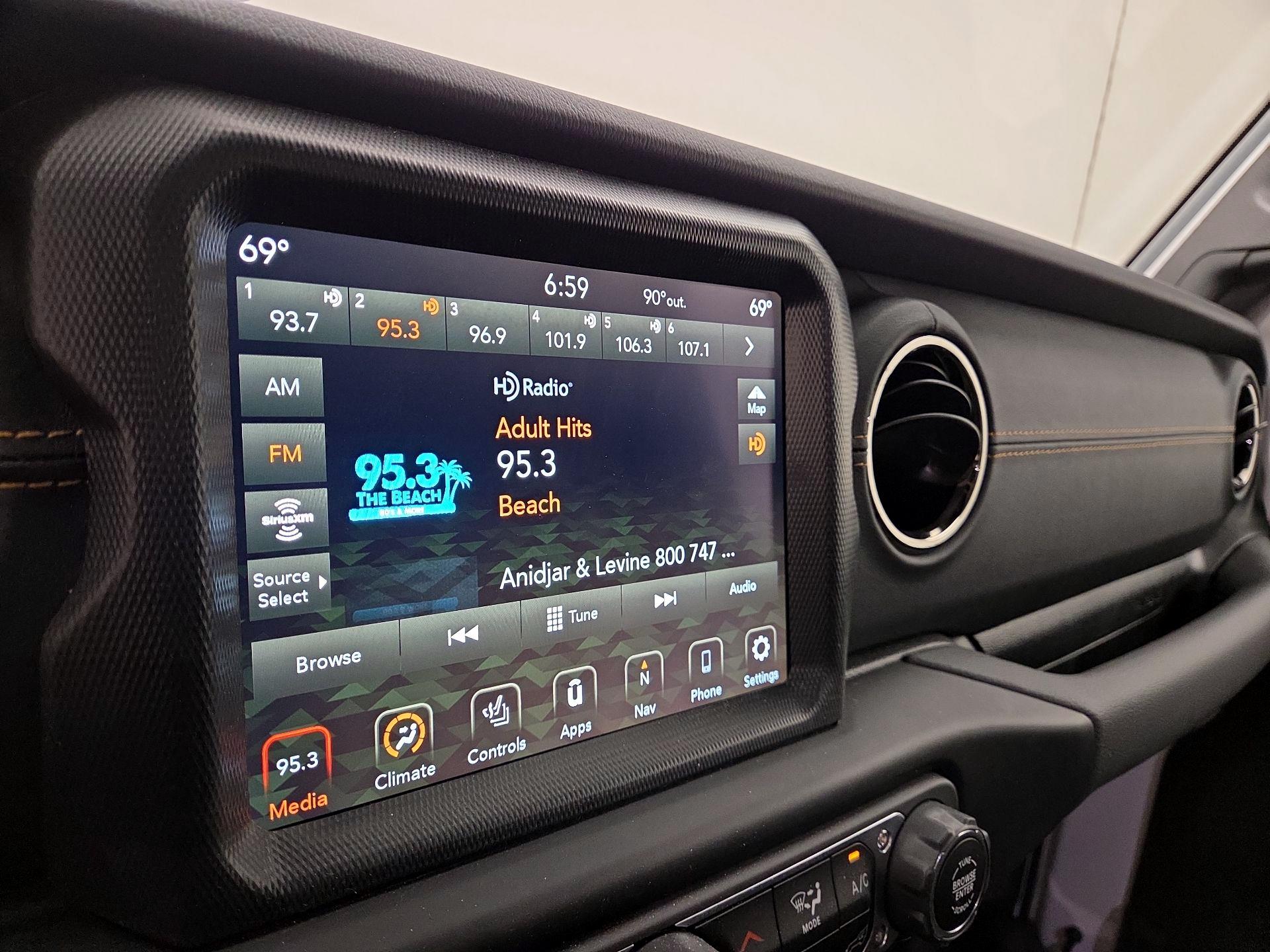 Thumbnail: 2023 Jeep Gladiator - 16