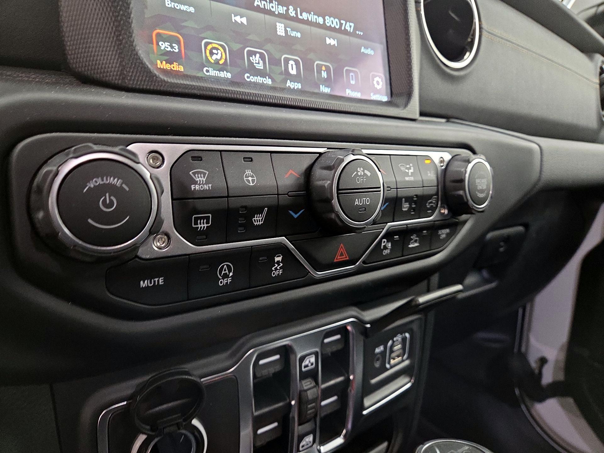 Thumbnail: 2023 Jeep Gladiator - 17