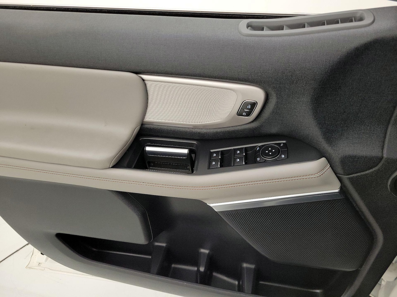 2025 Ford Expedition Active - Photo 13