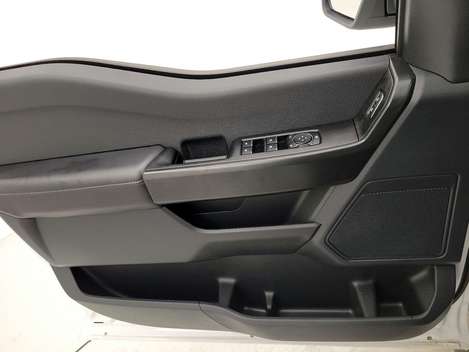 2025 Ford F-150 STX - Photo 13