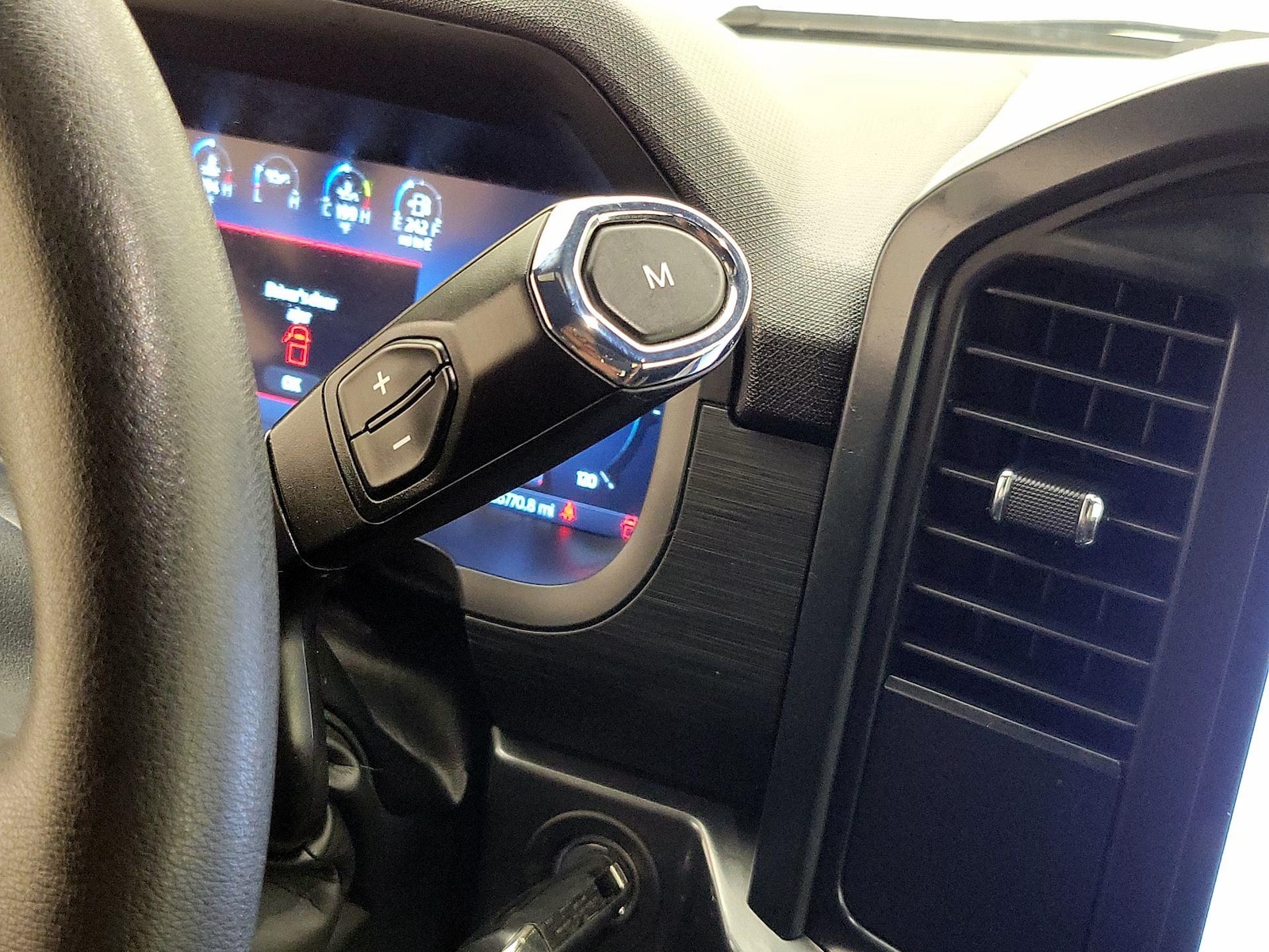 2025 Ford F-150 STX - Photo 18