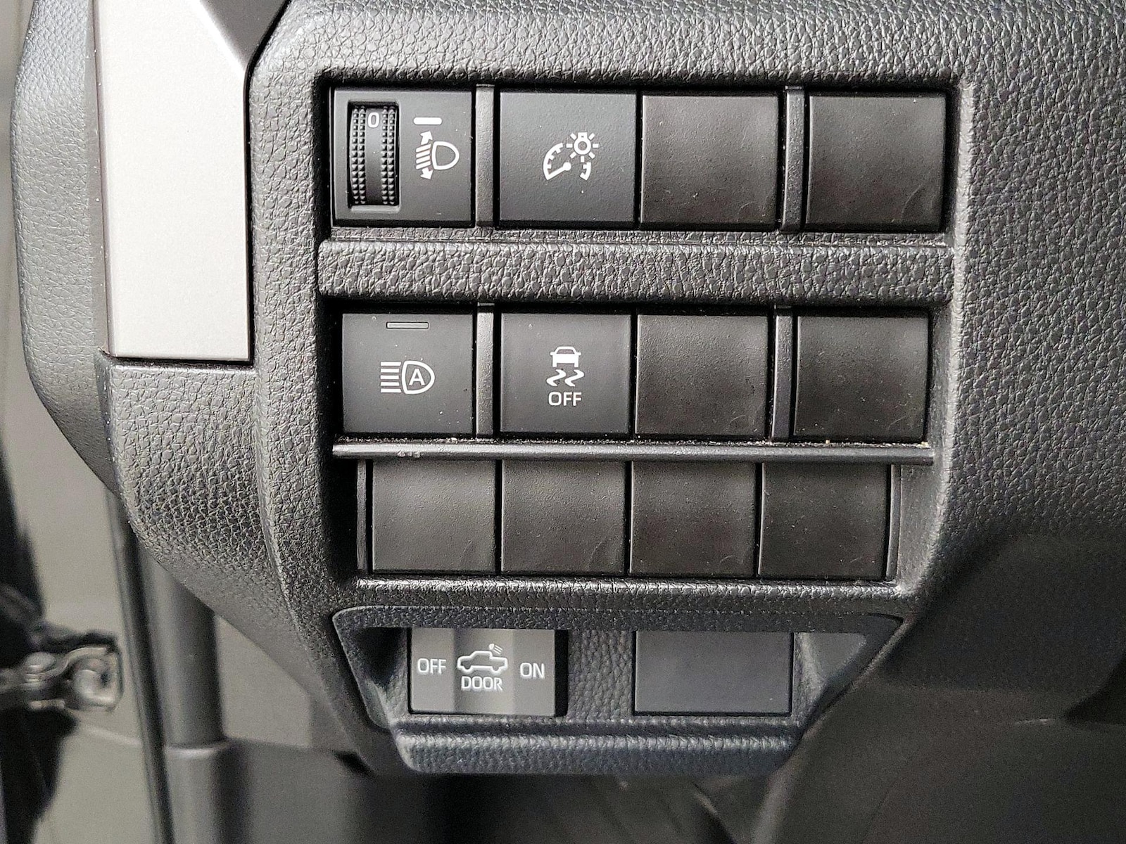 2025 Toyota Tacoma SR5 - Photo 14