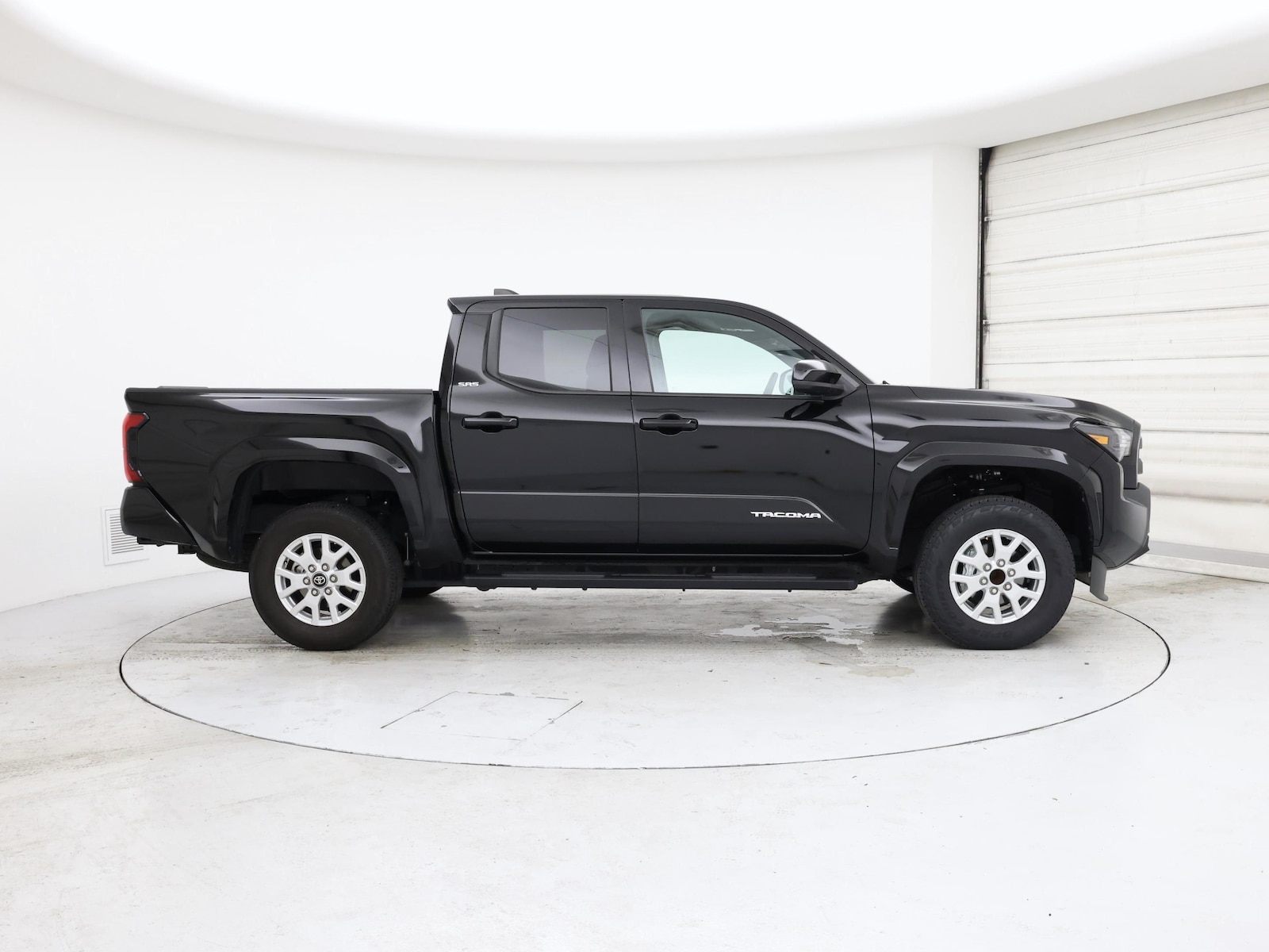 2025 Toyota Tacoma SR5 - Photo 8