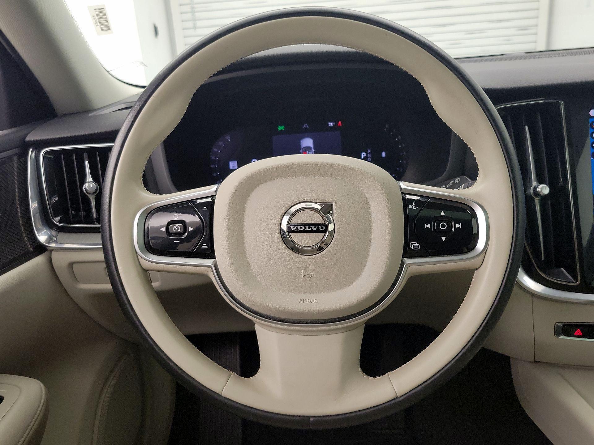 Thumbnail: 2025 Volvo S60 - 10