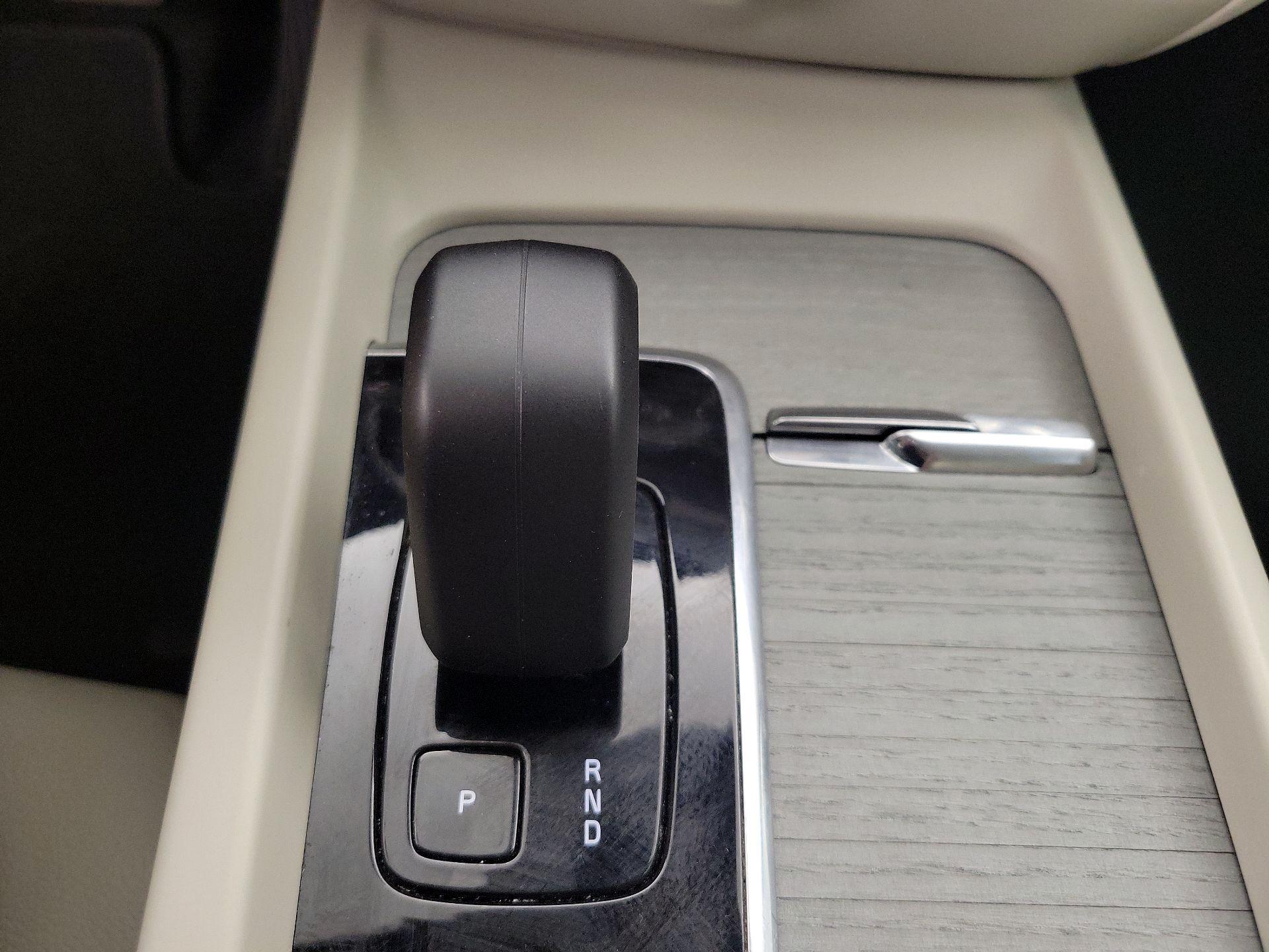 Thumbnail: 2025 Volvo S60 - 18
