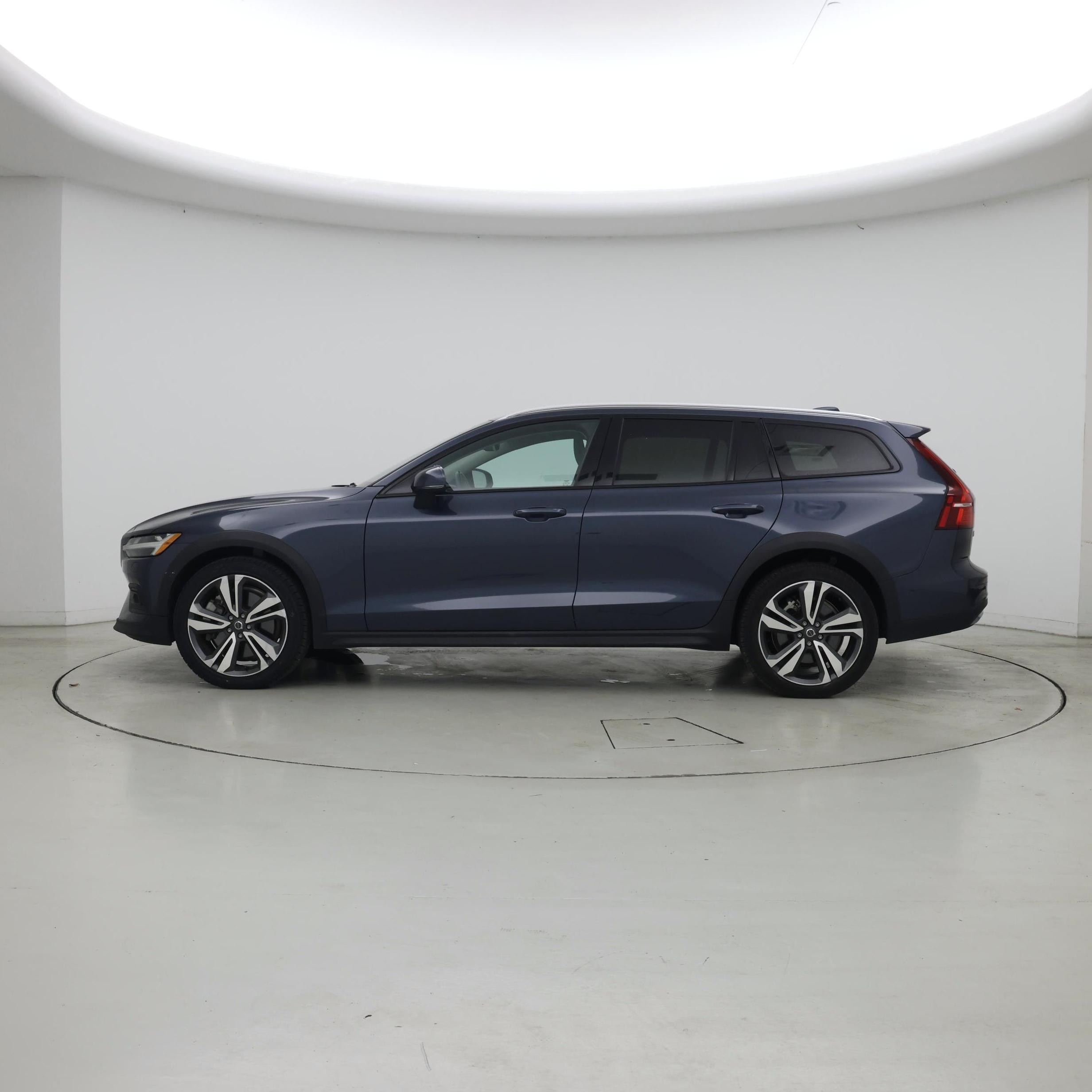Thumbnail: 2025 Volvo S60 - 3