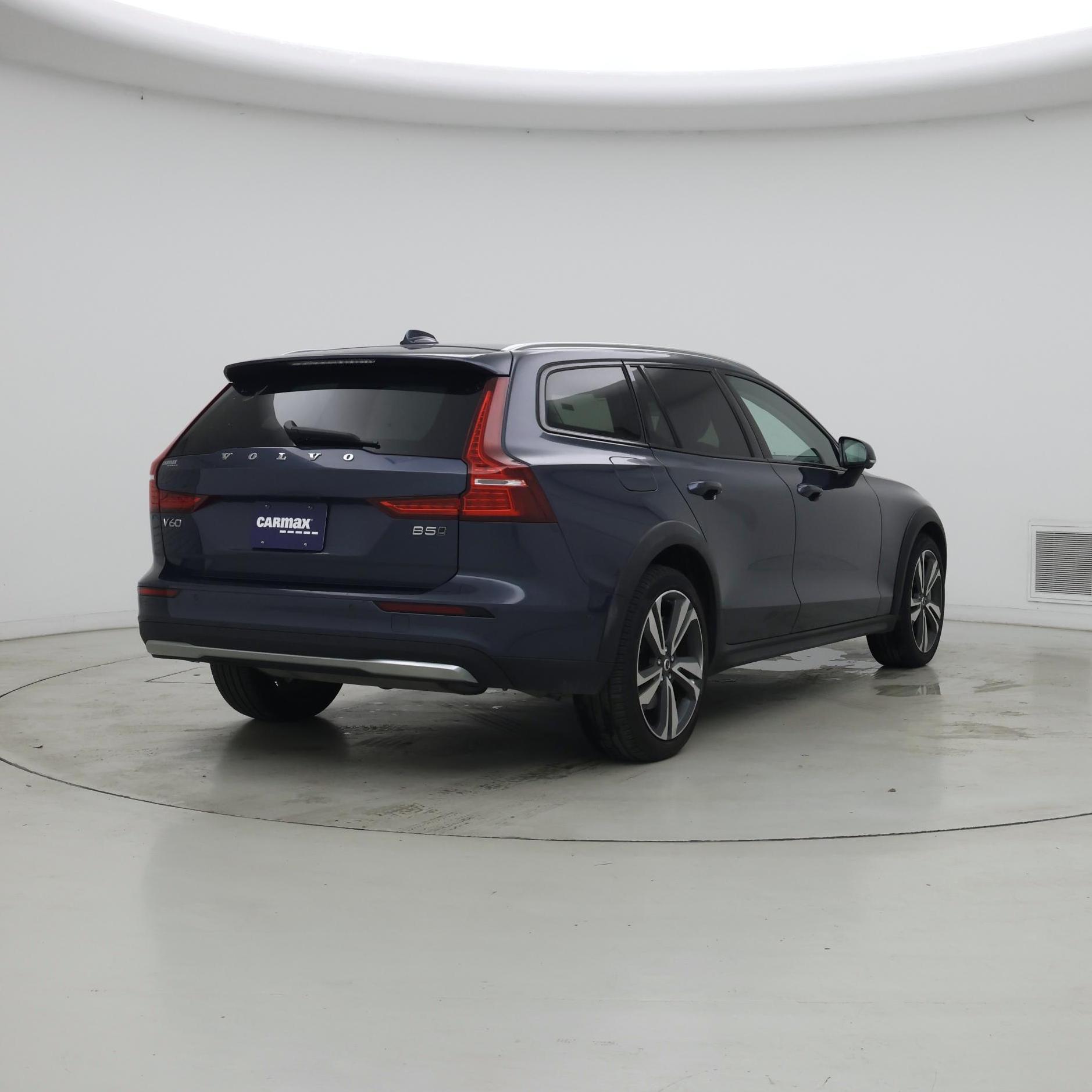 Thumbnail: 2025 Volvo S60 - 8