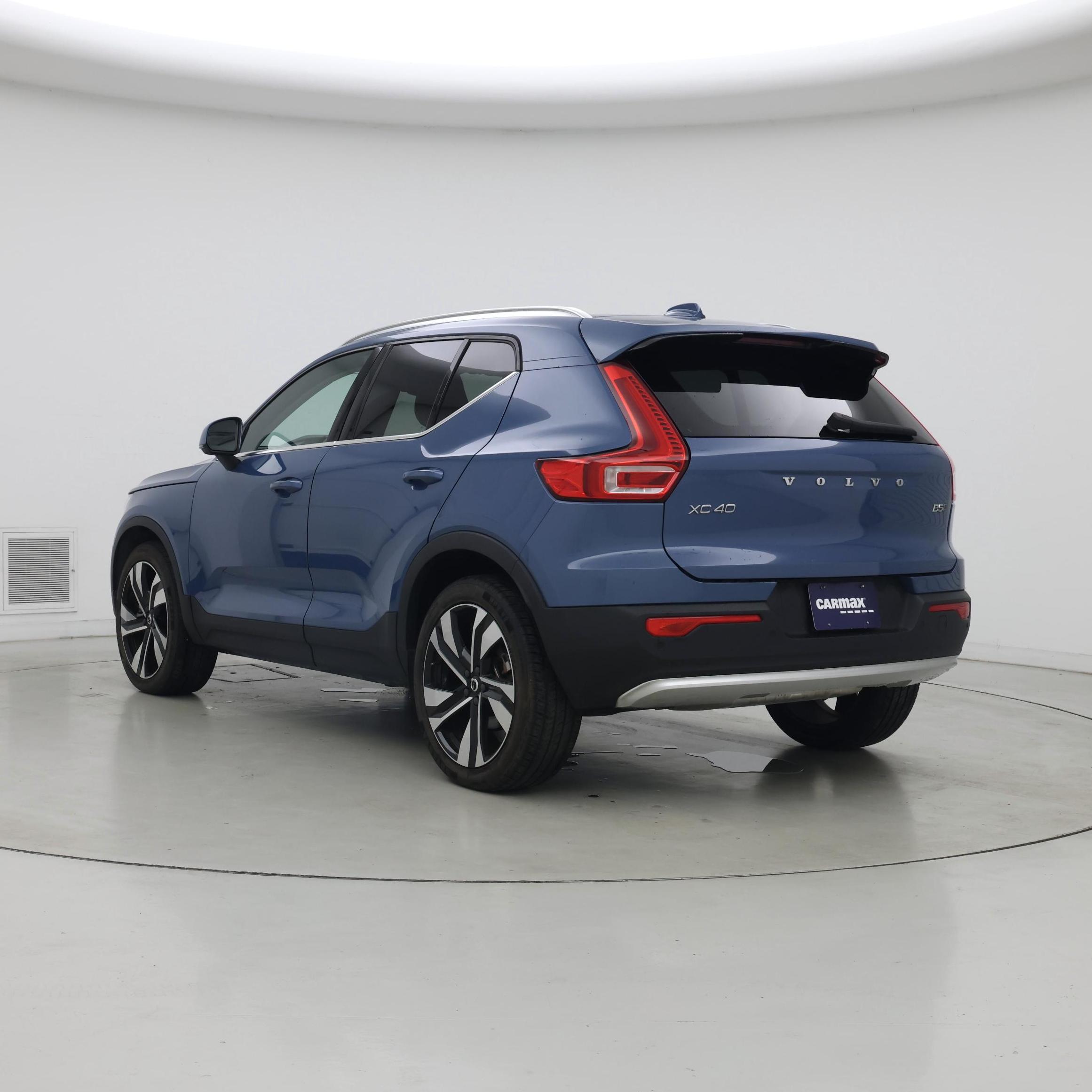 Thumbnail: 2023 Volvo XC40 - 2