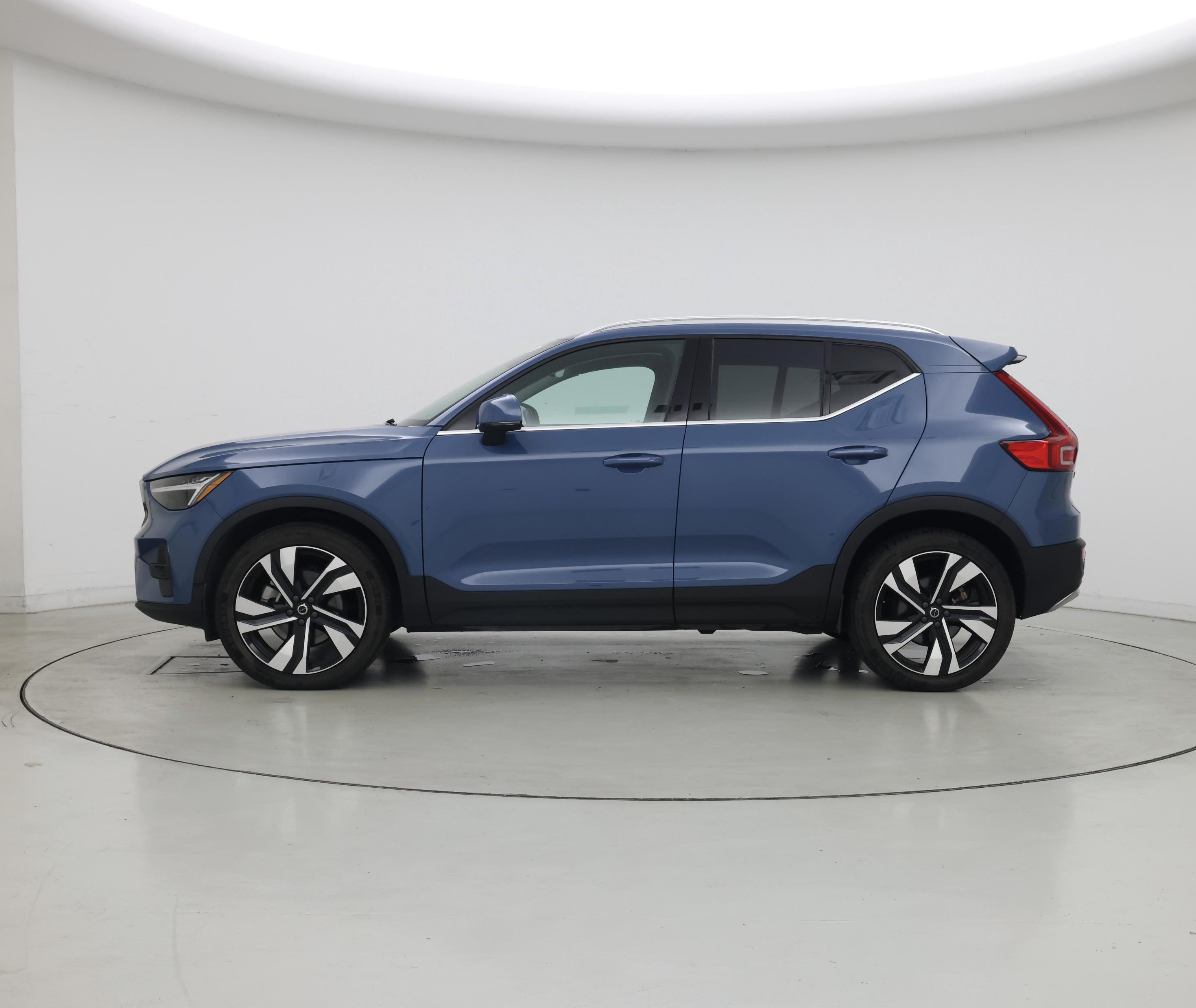 Thumbnail: 2023 Volvo XC40 - 3