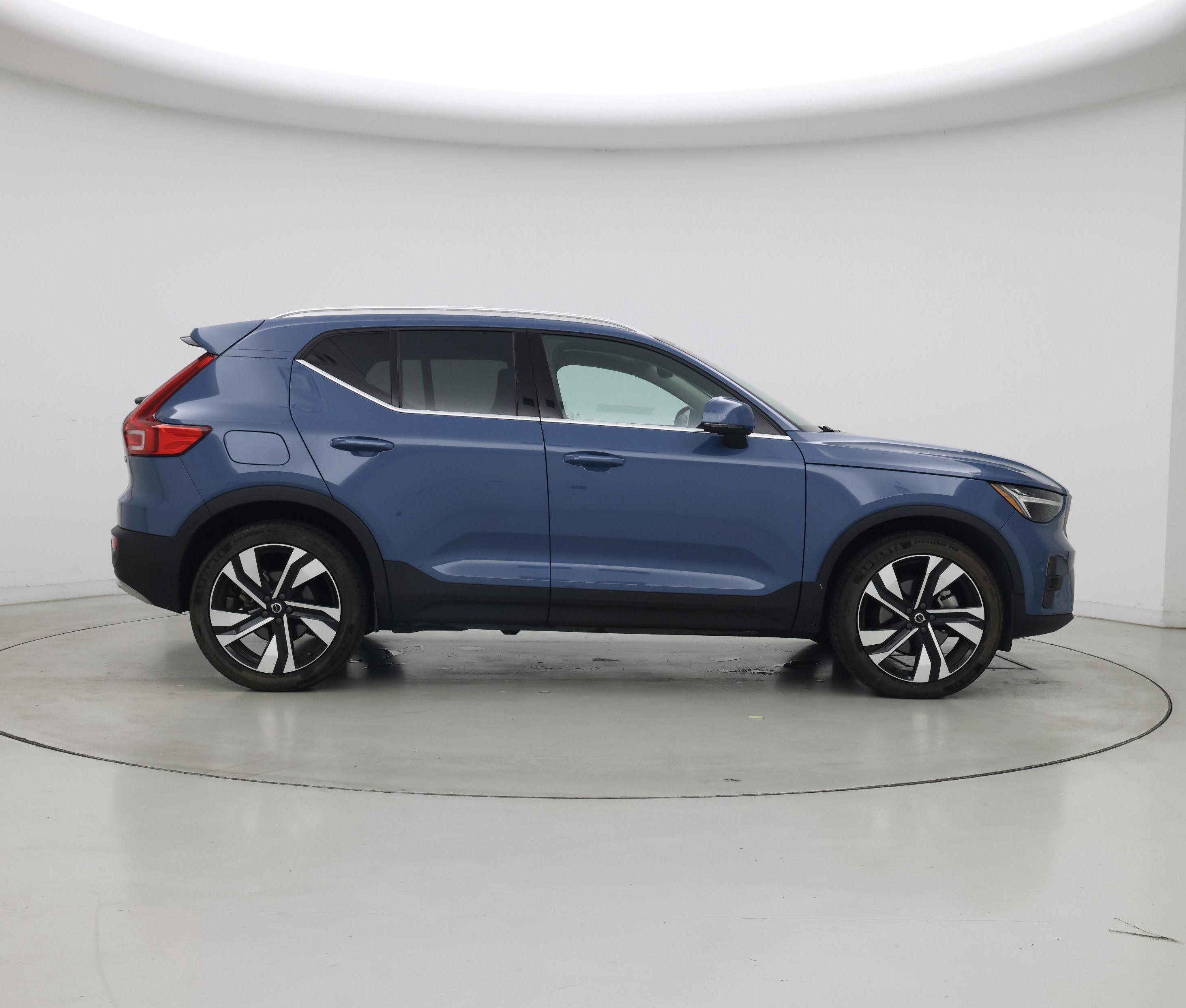 Thumbnail: 2023 Volvo XC40 - 7