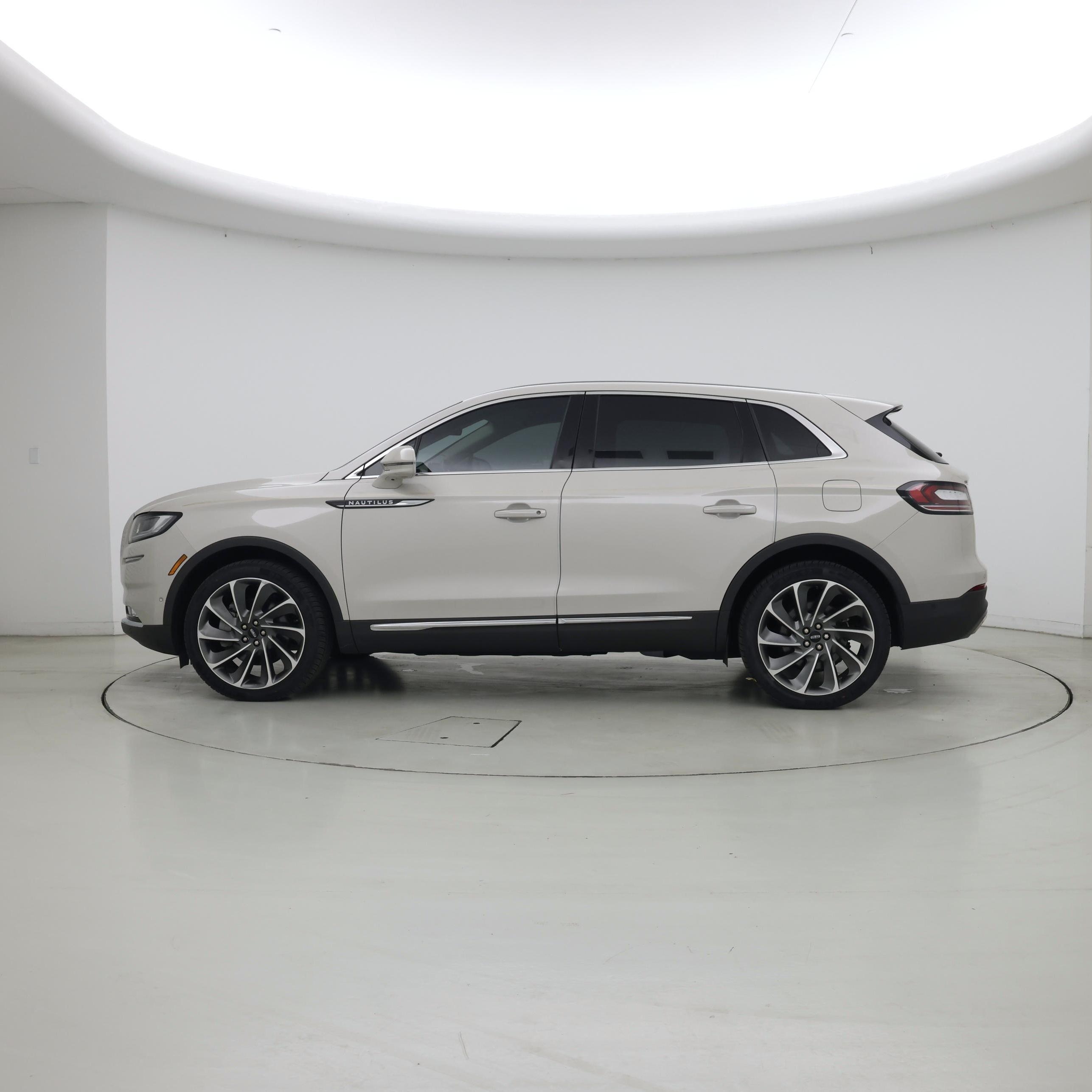 Thumbnail: 2022 Lincoln Nautilus - 3
