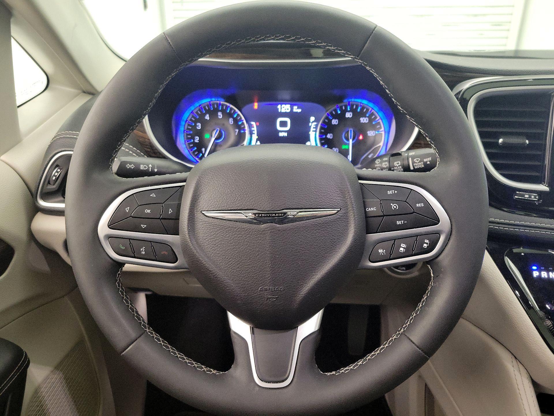 Thumbnail: 2024 Chrysler Pacifica - 10