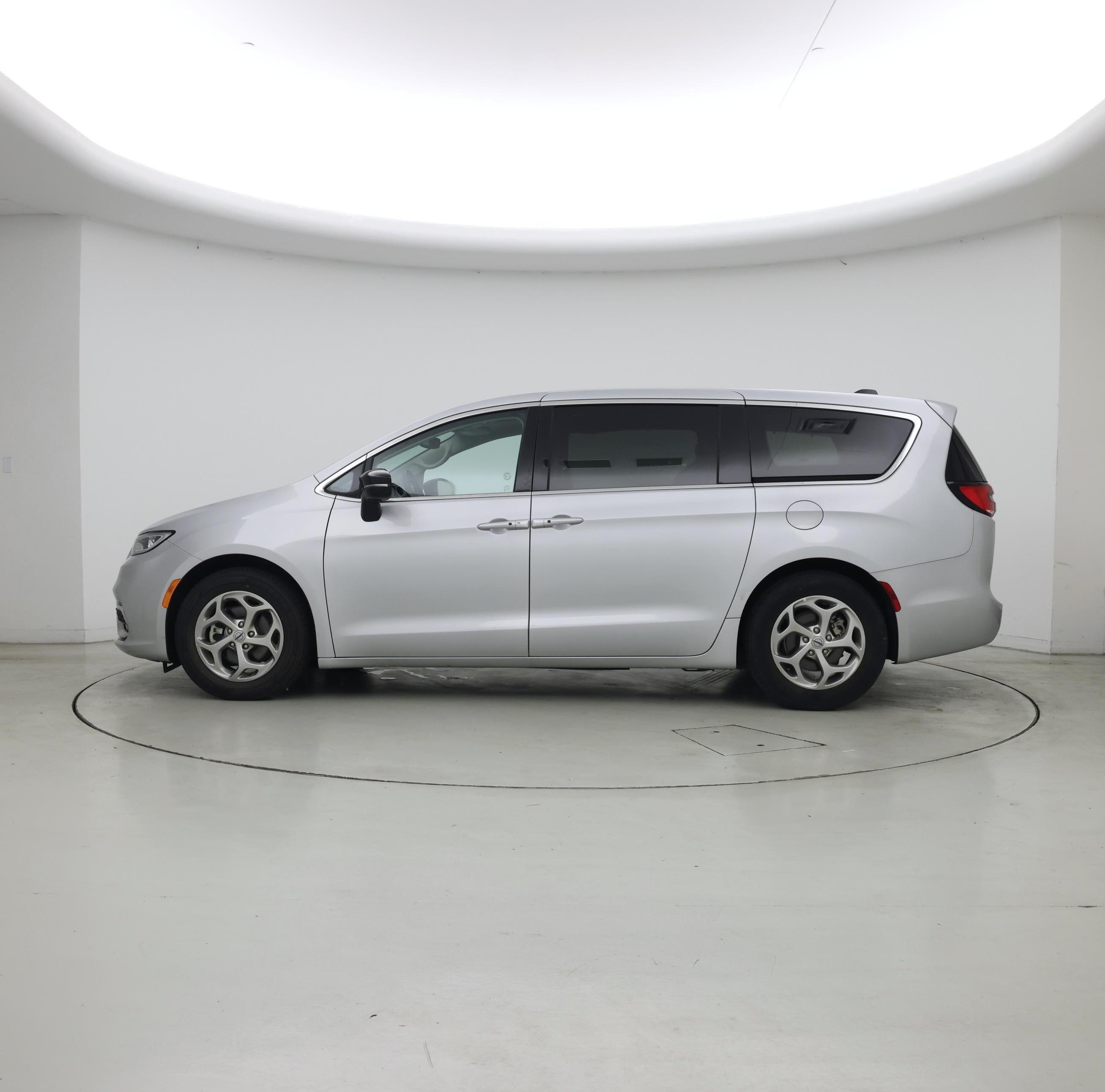 Thumbnail: 2024 Chrysler Pacifica - 3