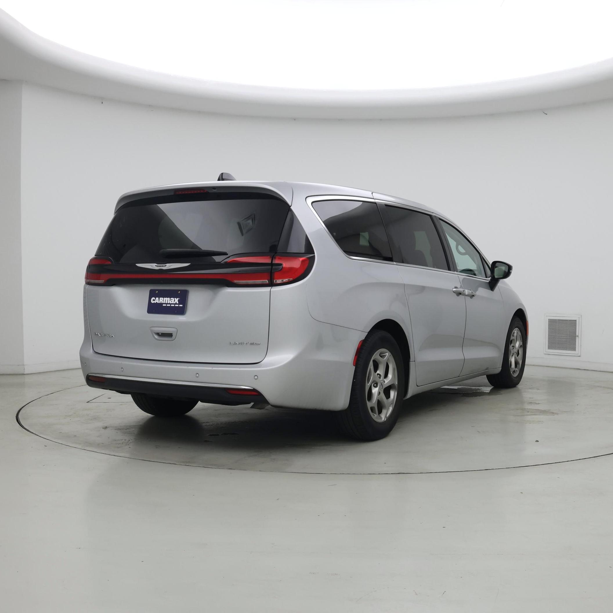 Thumbnail: 2024 Chrysler Pacifica - 8