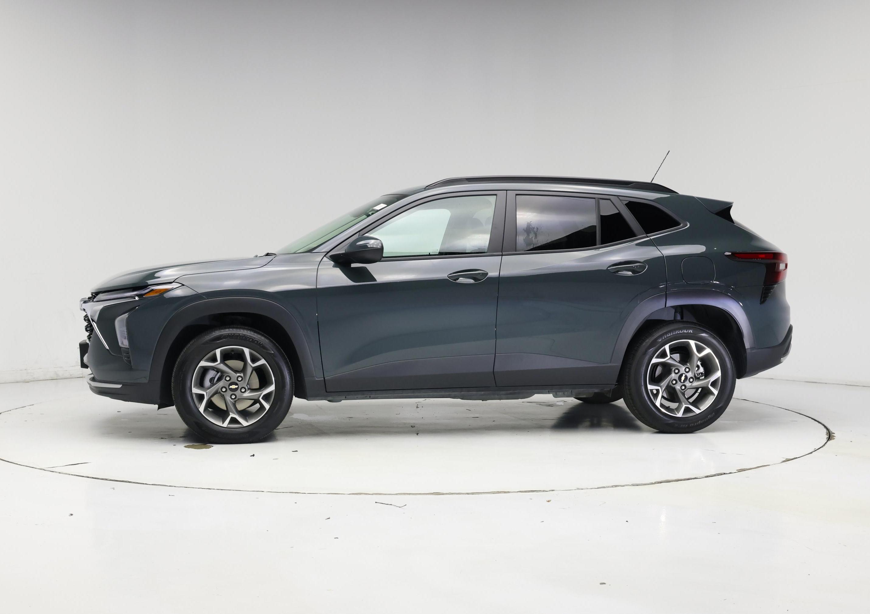 Thumbnail: 2025 Chevrolet Trax - 3