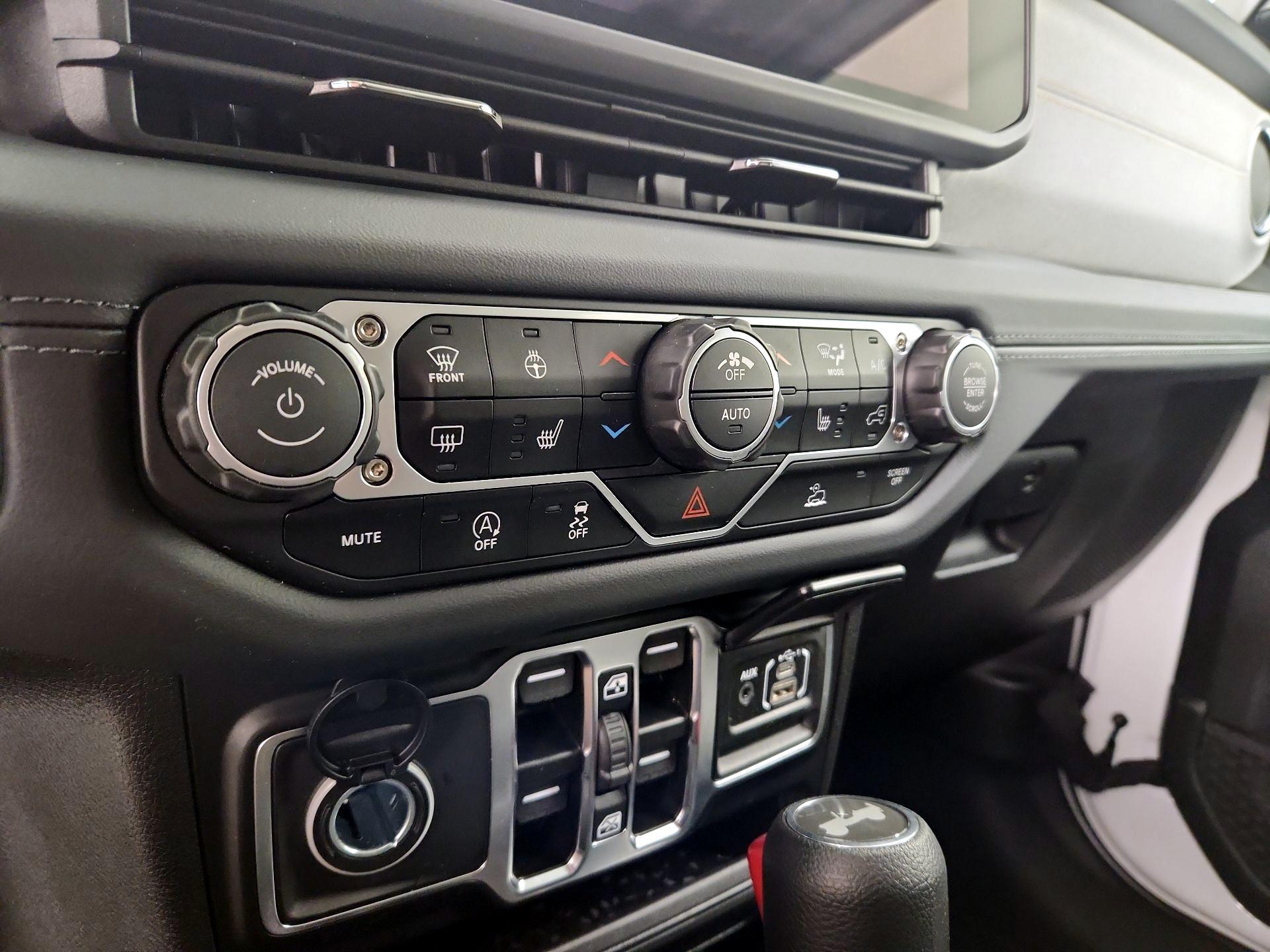 Thumbnail: 2025 Jeep Wrangler - 16