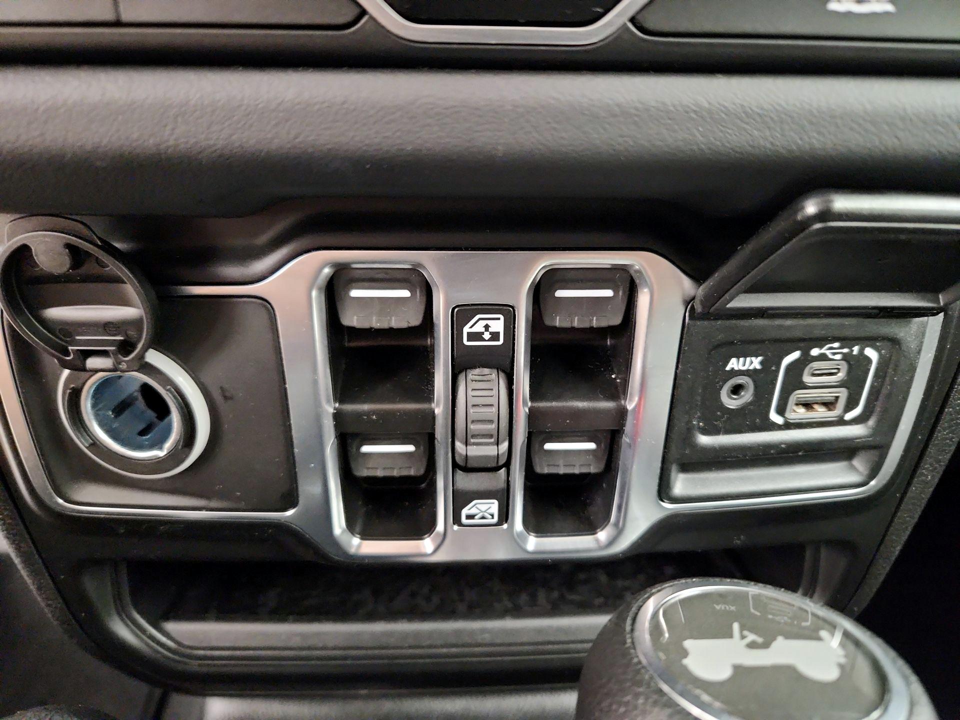 Thumbnail: 2025 Jeep Wrangler - 18