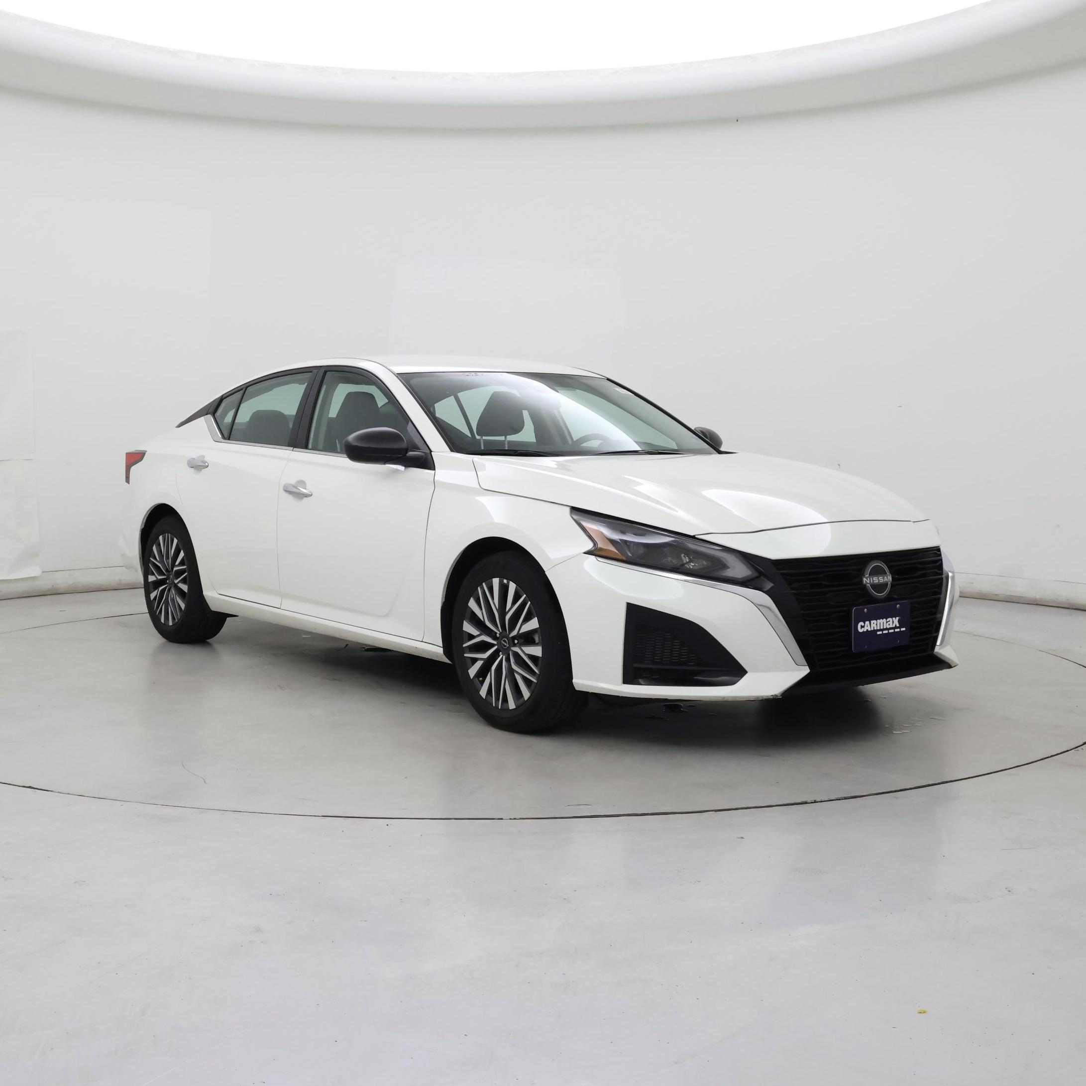White 2025 Nissan Altima 2.5 SV FWD Sedan Front-Wheel Drive Automatic